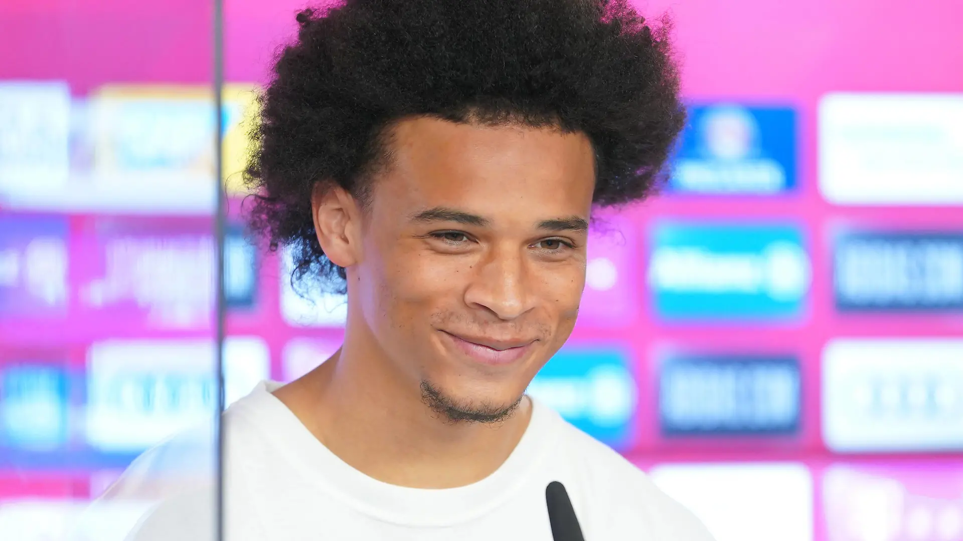Fußball 1. Bundesliga, FC Bayern München Vorstellung Leroy Sane, München Deutschland, 23.07.2020 Pool DFL DFB REGULATIONS PROHIBIT ANY USE OF PHOTOGRAPHS as IMAGE SEQUENCES and or QUASI-VIDEO *** Football FC Bayern Munich Presentation Leroy Sane, Munich Germany, 23 07 2020