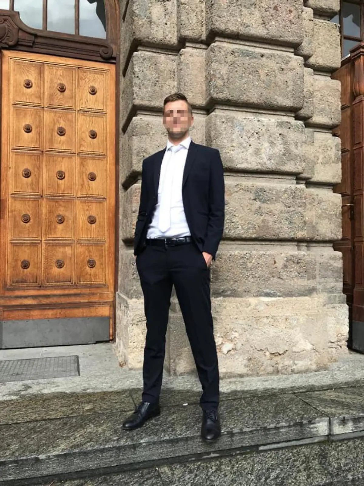 Stefan L, raste in Südtirol betrunken in eine Gruppe junger Menschen.
