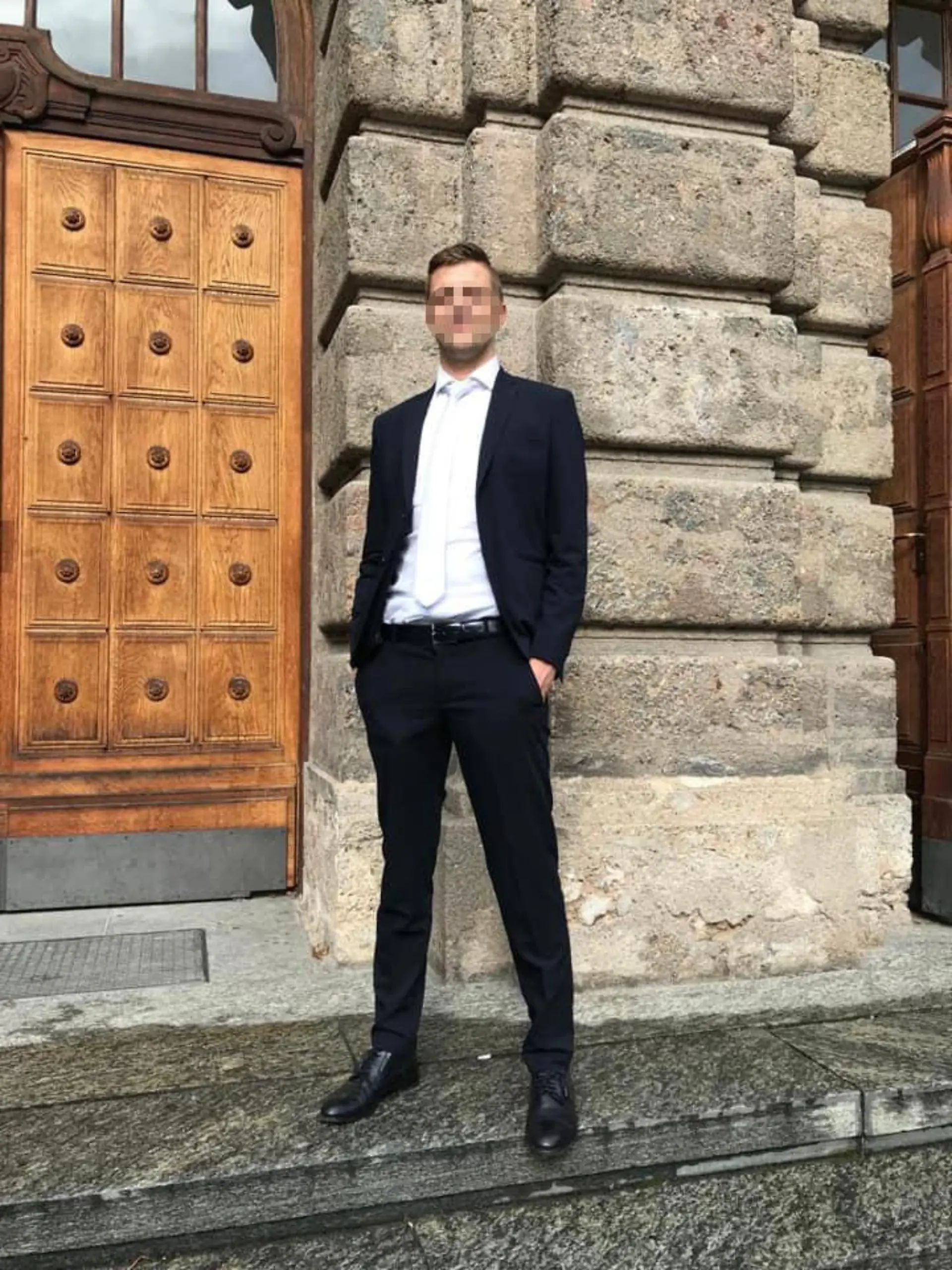 Stefan L, raste in Südtirol betrunken in eine Gruppe junger Menschen.