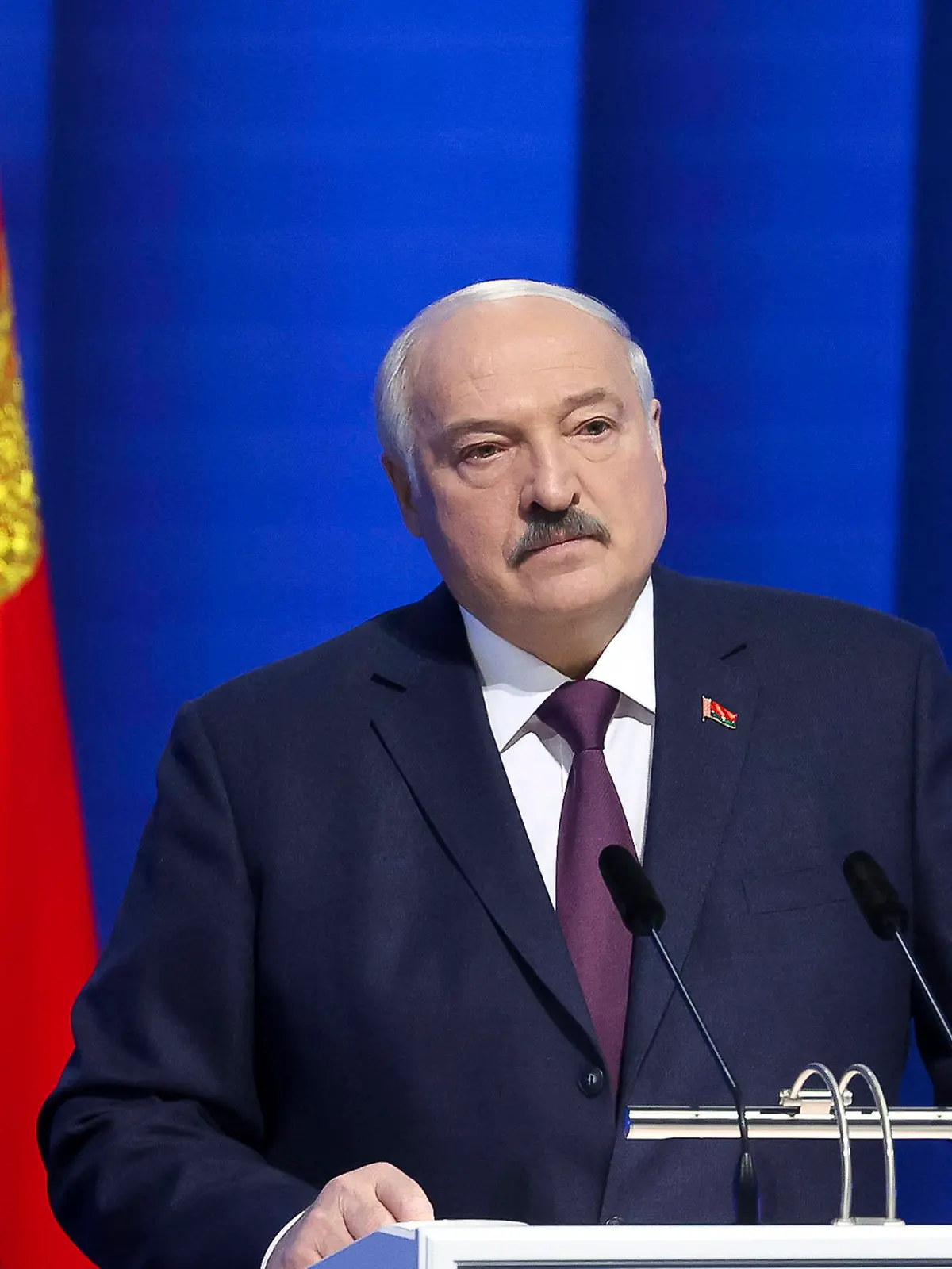HANDOUT - 31.03.2023, Belarus, Minsk: Auf diesem vom Pressedienst des belarussischen Präsidenten zur Verfügung gestellten Foto hält Alexander Lukaschenko, Präsident von Belarus, eine Rede zur Lage der Nation. Der belarussische Machthaber Lukaschenko hat die Ukraine zu einer Waffenruhe und sofortigen Verhandlungen «ohne Vorbedingungen» aufgefordert. Foto: Uncredited/Belarusian Presidential Press Service/AP/dpa - ACHTUNG: Nur zur redaktionellen Verwendung und nur mit vollständiger Nennung des vorstehenden Credits +++ dpa-Bildfunk +++