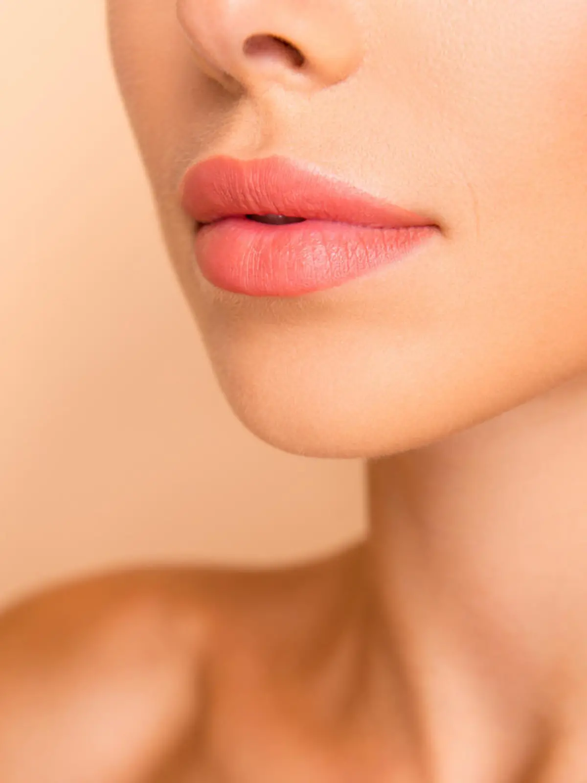 Gesicht einer Frau mit vollen Lippen