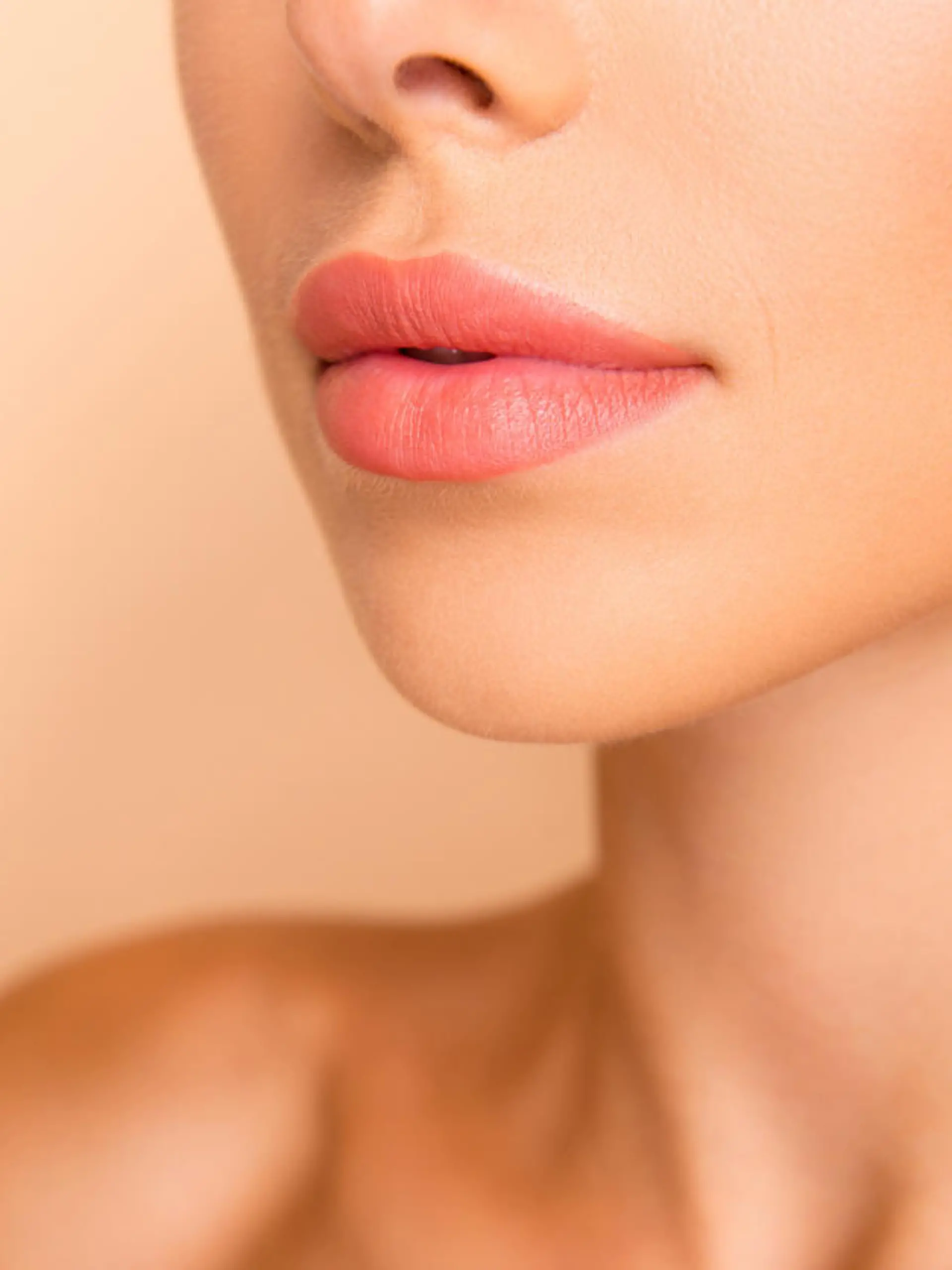 Gesicht einer Frau mit vollen Lippen