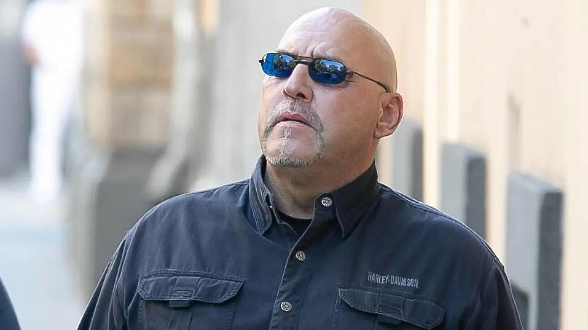  Niedersachsen, Hannover, 06.08.2020, Rockerboss Frank Hanebuth vor Gericht, Prozess gegen Rockerboss Frank Hanebuth wegen gemeinschaftlicher Körperverletzung, Beihilfe zur Nötigung und Verstoßes gegen das Waffengesetz , *** Niedersachsen, Hannover, 06 08 2020, Rockerboss Frank Hanebuth in court, trial against rockerboss Frank Hanebuth for joint bodily injury, aiding and abetting coercion and violation of the German weapons law,