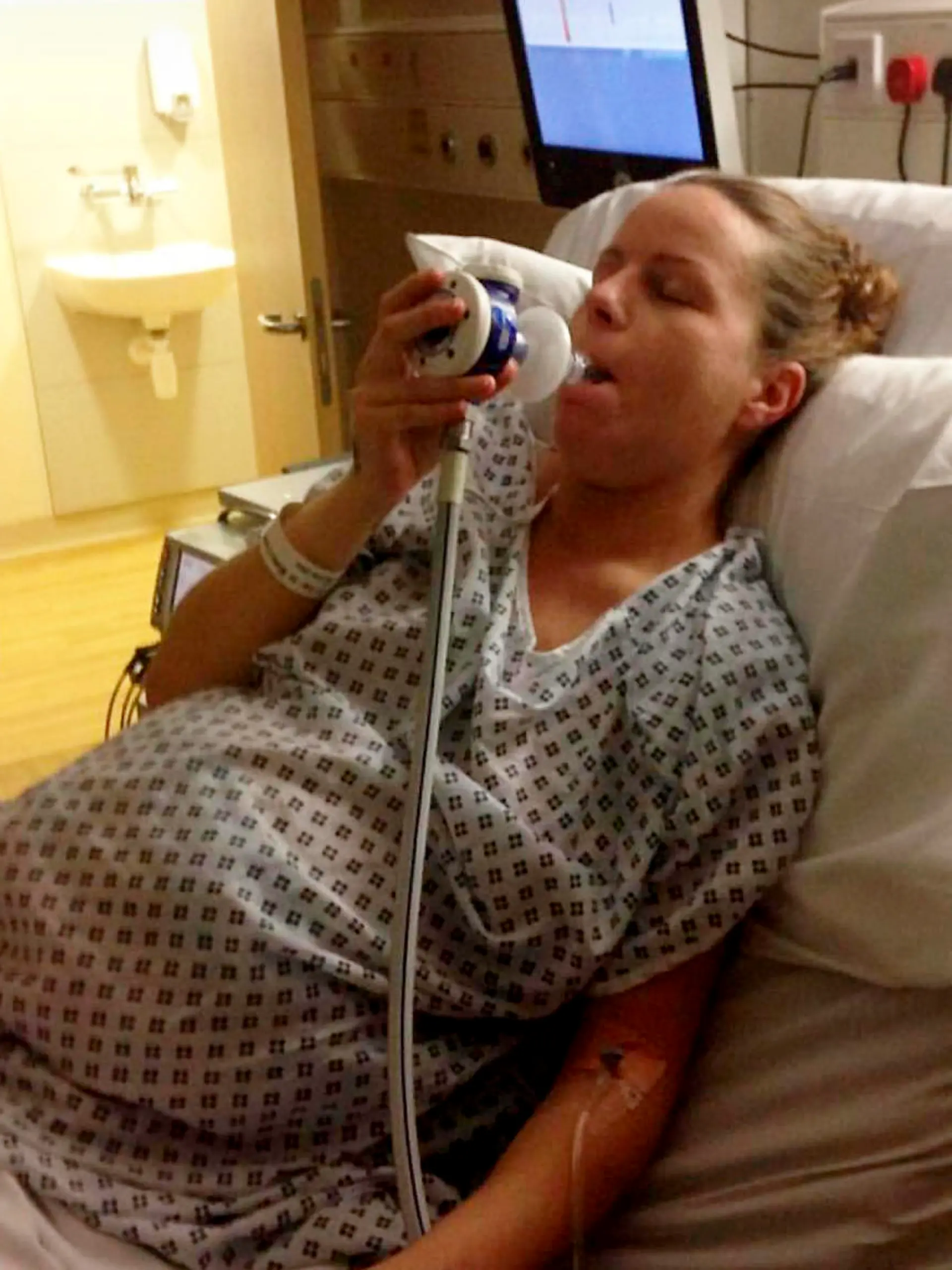 Anne McNally im Krankenhaus
