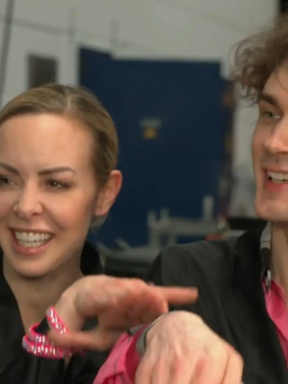 Mentalist Timon Krause und Tauschpartnerin Isabel Edvardsson haben in Liveshow Nummer 6 einen stattlichen Jive vor der Brust. Anstrengend, findet Timon. „Zum ersten Mal in meinem Leben habe ich so geschwitzt“, gesteht er dann auch ganz offen in unserem Video. Bisher ging es bei ihm und Ekat ja eher etwas langsamer zu.