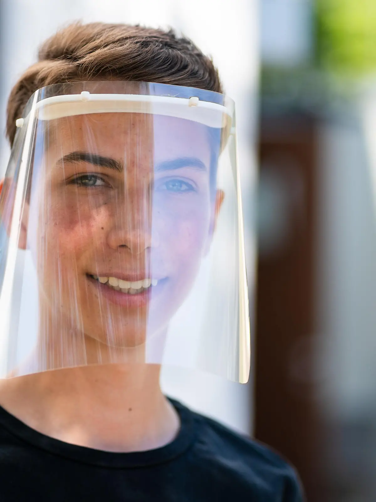 Mann mit Visier