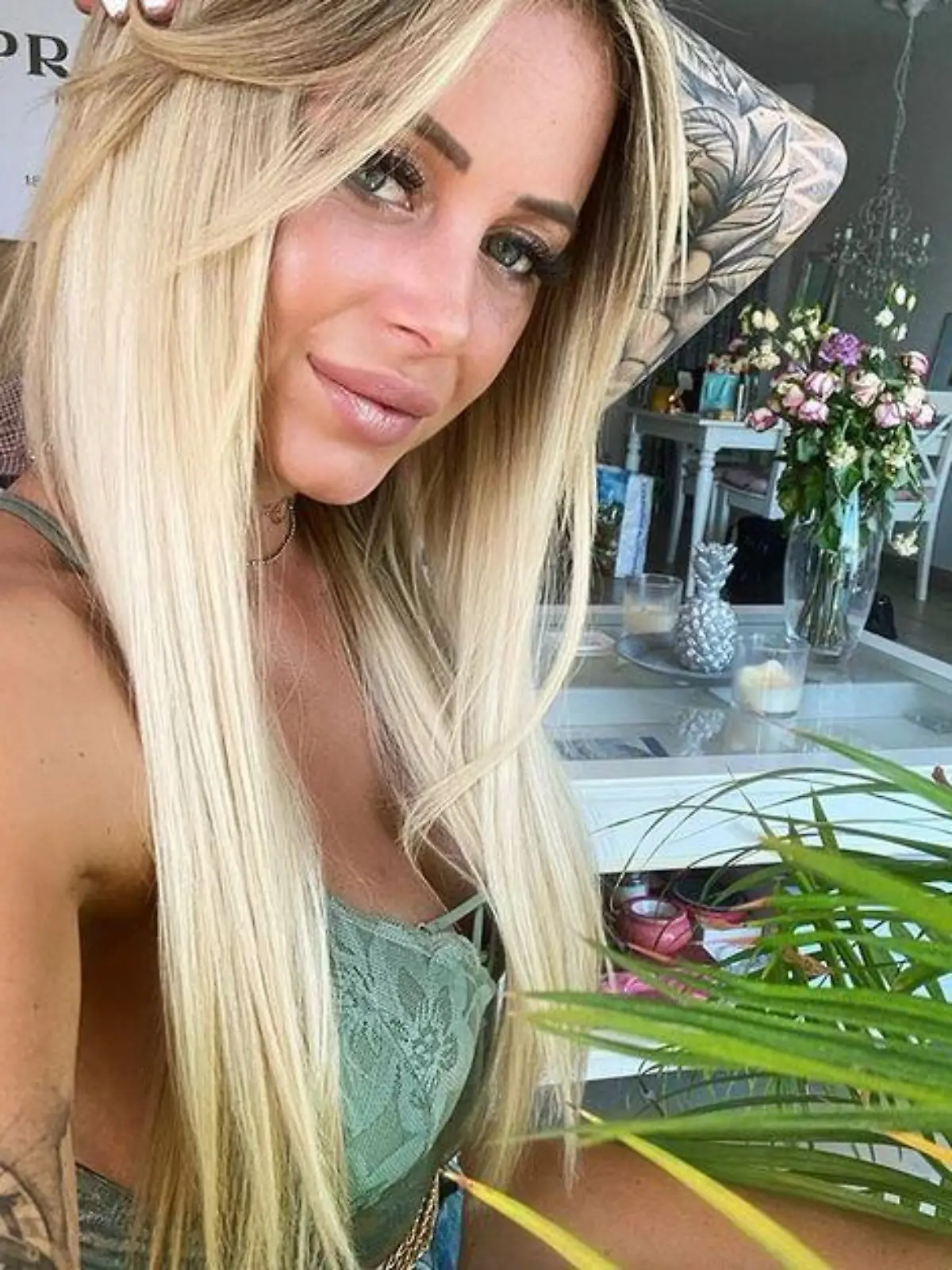 Jade wurde in der Show "Just Tattoo Of Us" von einem Flirt aus der Vergangenheit eingeholt, denn plötzlich prangte der Spruch "Serkan ist meiner" auf ihrem unteren Rücken (Bildquelle: Instagram.com/jadebritani).