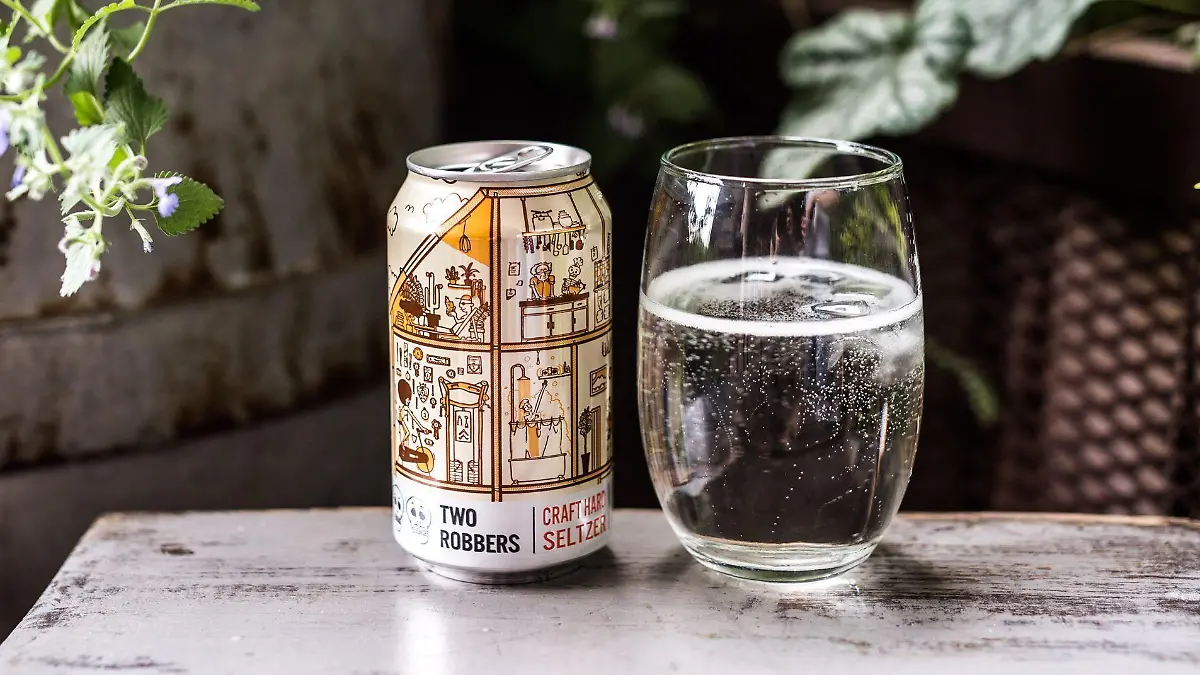 Two Robbers Craft Hard Seltzer