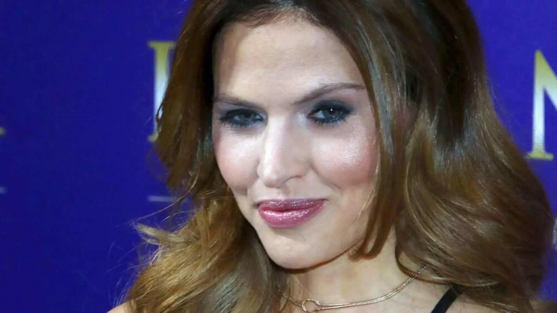 Model Hana Nitsche wird Ehrenbürgerin von Jattaba