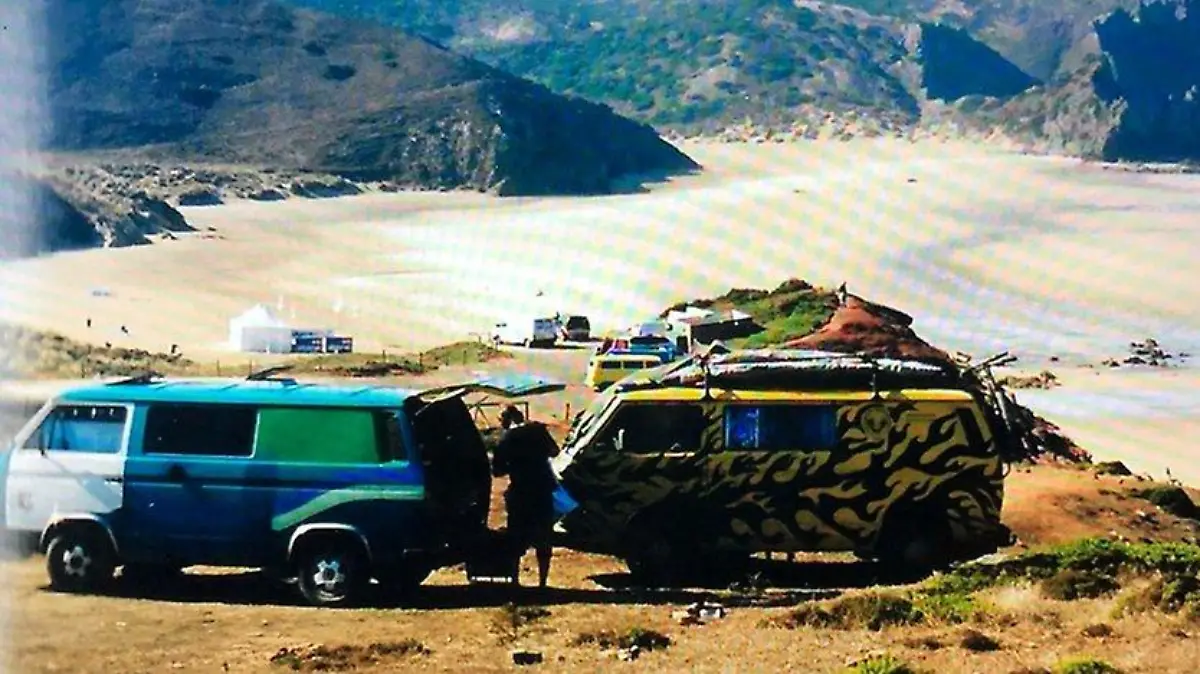 Jan Gavin Friedriechs VW-Bus neben einem anderen