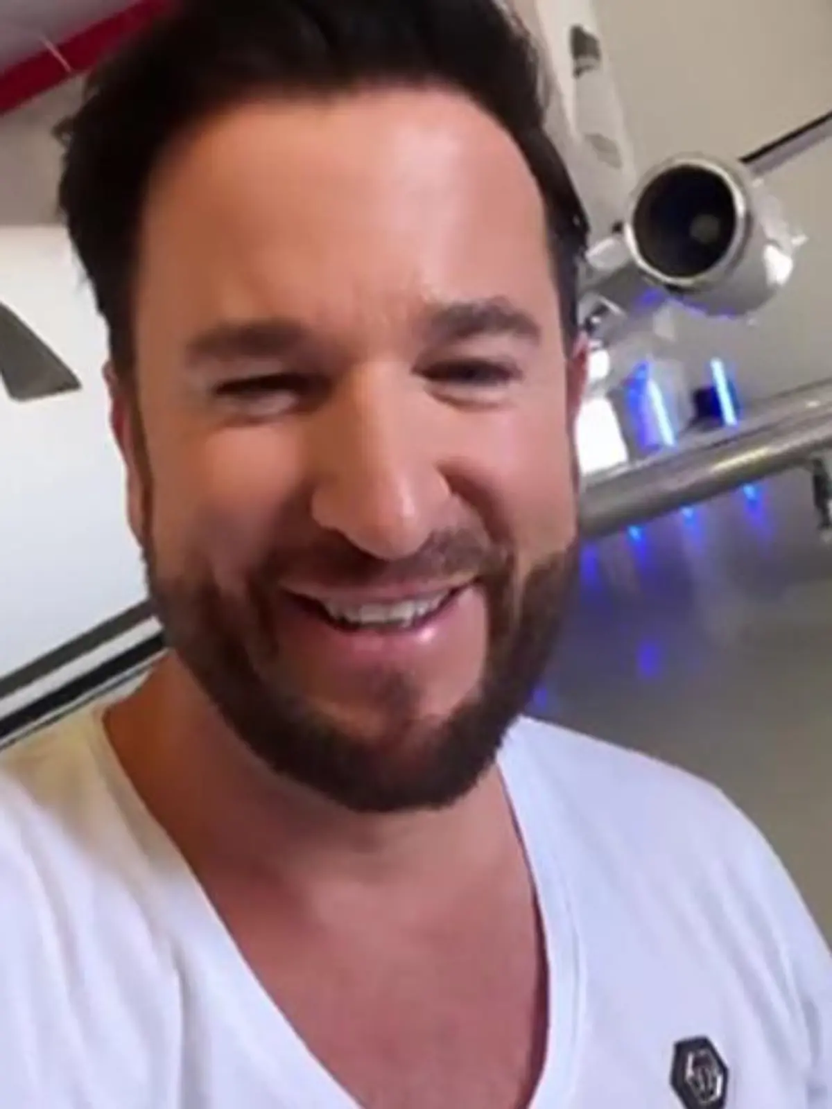 Michael Wendler zeigt einen Privatjet, den er für einen Musikvideodreh braucht.