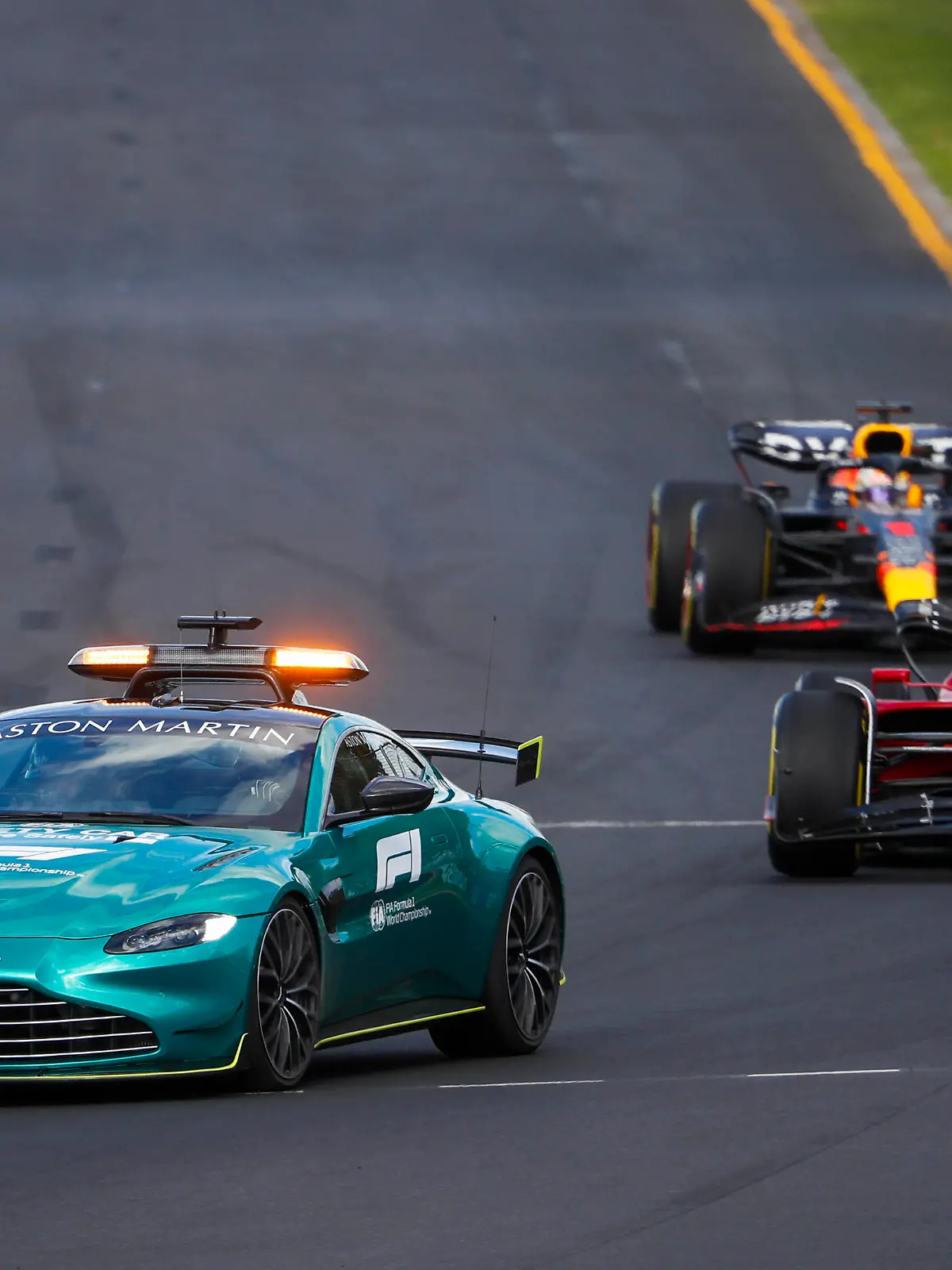 Safety car, 16 LECLERC Charles mco, Scuderia Ferrari F1-75, action during the Formula 1 Heineken Australian Grand Prix 2022, 3rd round of the 2022 FIA Formula One World Championship, WM, Weltmeisterschaft on the Albert Park Circuit, from April 8 to 10, 2022 in Melbourne, Australia - F1 - AUSTRALIAN GRAND PRIX 2022 - RACE DPPI/Panoramic PUBLICATIONxNOTxINxFRAxITAxBEL 00122009__V2_0205.JPG_ 