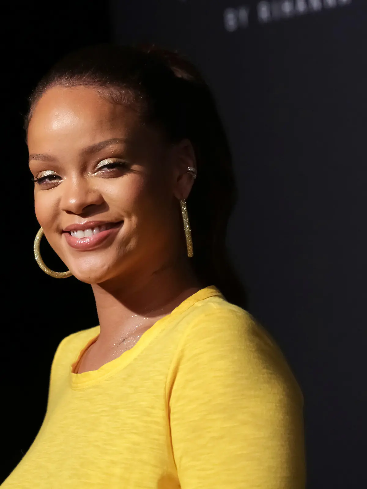 ARCHIV - 07.09.2017, USA, New York: Sängerin Rihanna kommt zur Präsentationsveranstaltung ihrer Make-Up-Marke «Fenty Beauty by Rihanna». Rihanna bringt gemeinsam mit dem französischen Luxusgüterkonzern LVMH ein eigenes Modelabel heraus. (zu dpa "Sängerin Rihanna bringt Luxus-Modelabel heraus") Foto: Brent N. Clarke/Invision/AP/dpa +++ dpa-Bildfunk +++
