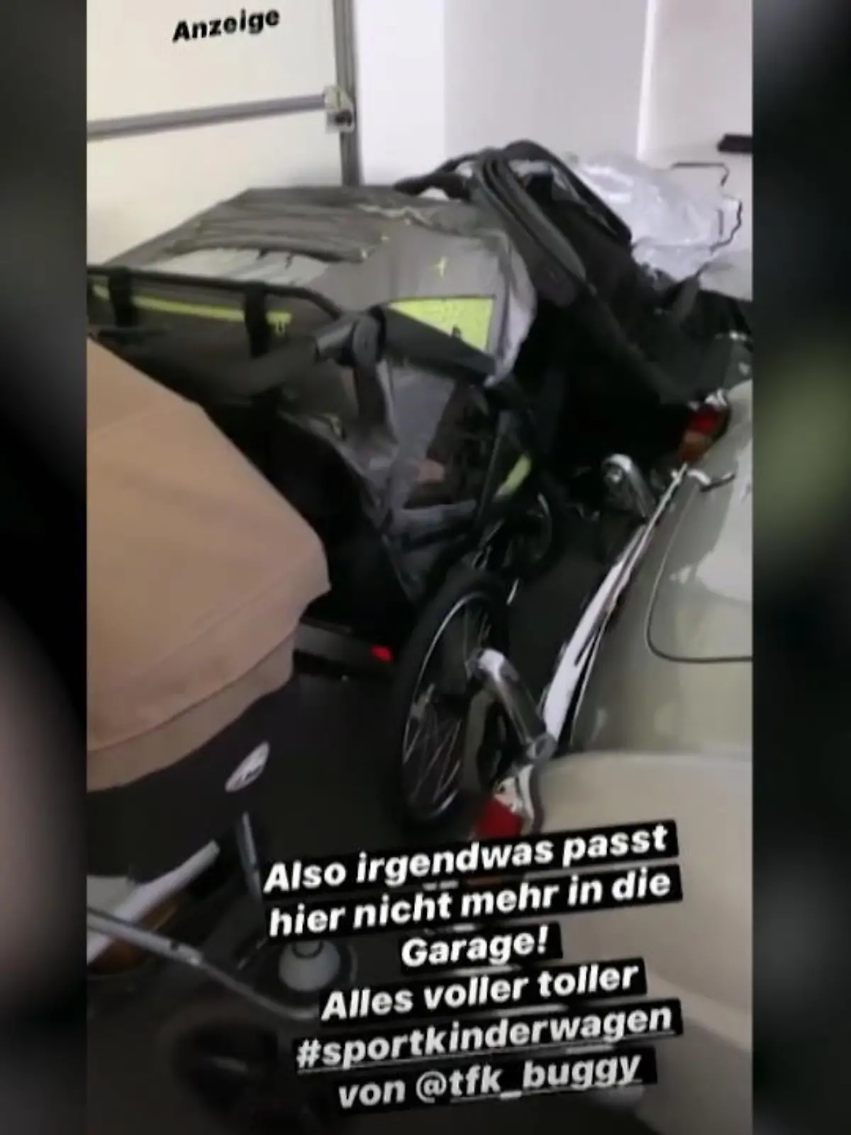 Bild zu: "Sabrina Mockenhaupt zeigt ihren Kinderwagen-Fuhrpark"