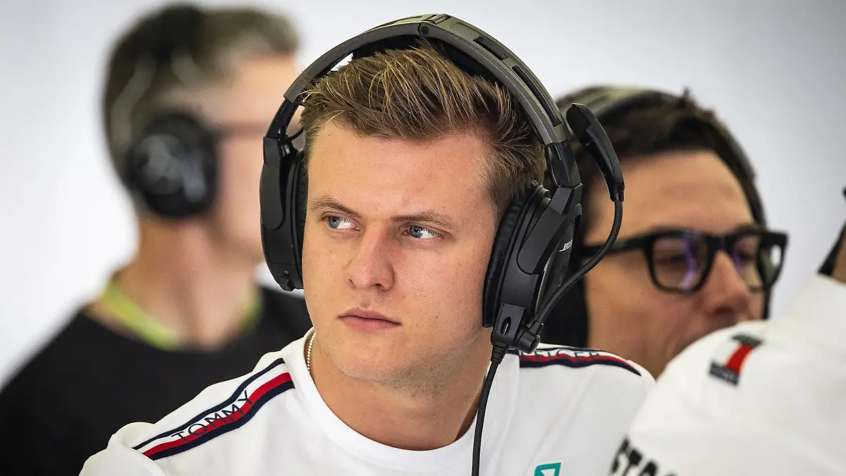 Mick Schumacher Ger, Mercedes-AMG PETRONAS Formula One Team 47, Toto Wolff Mercedes-AMG PETRONAS Formula One Team, Teamchef von links BHR, Formel 1, Bahrain International, Bahrain 04.03.23 BHR, Formel 1, Bahrain International Circuit, 04.03.23 Sakhir *** Mick Schumacher Ger, Mercedes AMG PETRONAS Formula One Team 47 , Toto Wolff Mercedes AMG PETRONAS Formula One Team, Team Principal from left BHR, Formula 1, Bahrain International, Bahrain 04 03 23 BHR, Formula 1, Bahrain International Circuit, 04 03 23 Sakhir Copyright: xFoto:xEIBNER/ThomasxFuesslerx EP_tfr