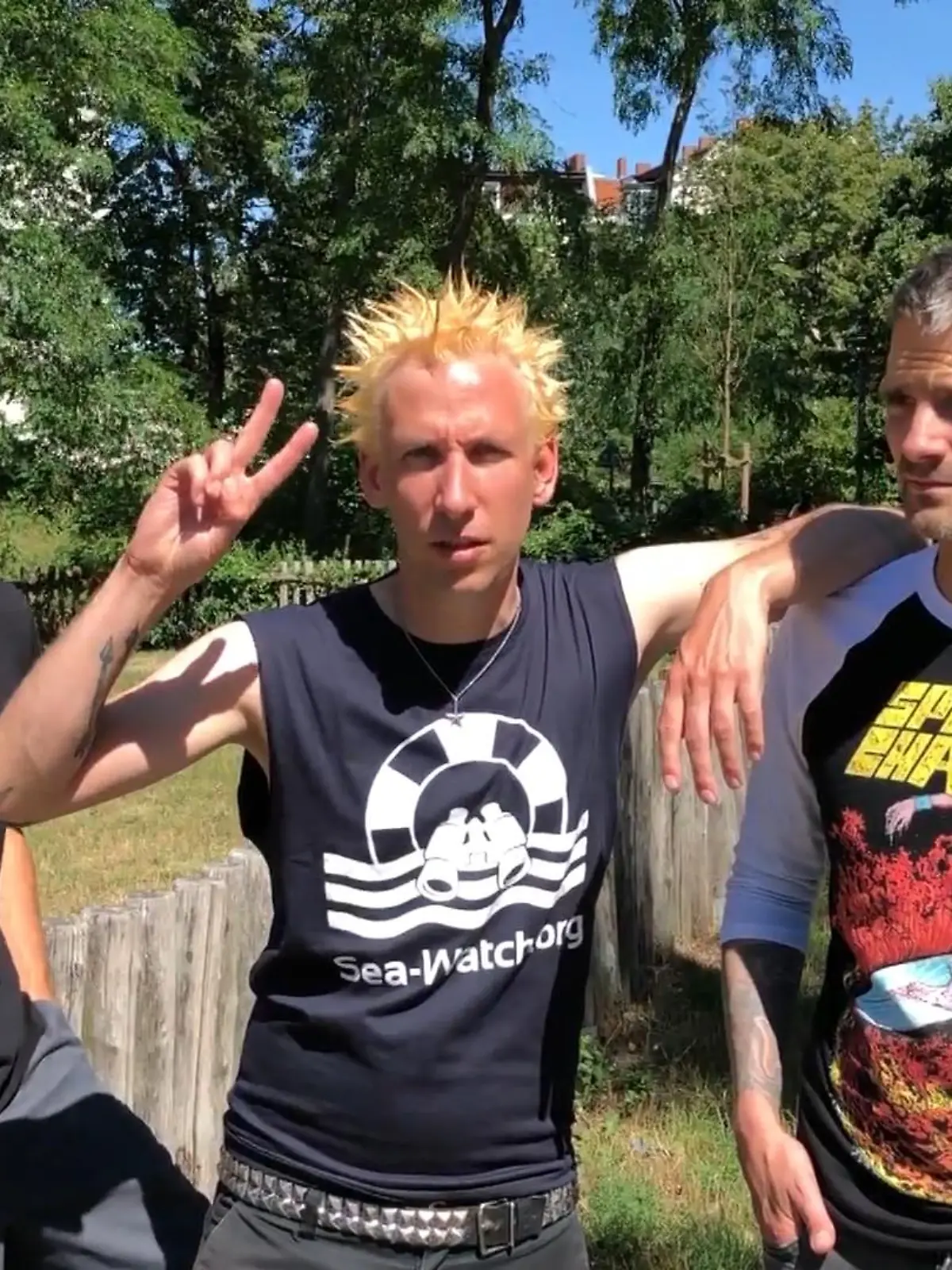 Bild zu: "Punkband ZSK tritt mit Virologe Drosten auf"