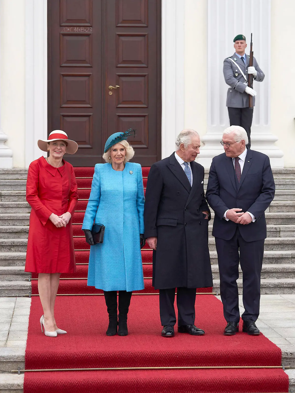 Elke Büdenbender, Königin-Gemahlin Camilla, König Charles III. und Frank-Walter Steinmeier bei der Ankunft zum Empfang beim Bundespräsidenten im Schloss Bellevue. Berlin, 29.03.2023 *** Elke Büdenbender, Queen Consort Camilla, King Charles III and Frank Walter Steinmeier arriving for the reception at the Federal Presidents residence at Bellevue Palace Berlin, 29 03 2023 Foto:xU.xStammx/xFuturexImage