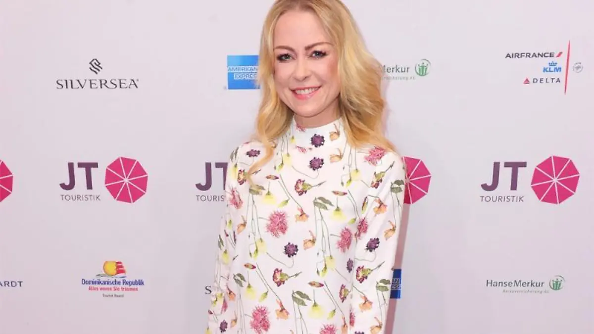 Jenny Elvers wird zur Promi Big Brother-Moderatorin!