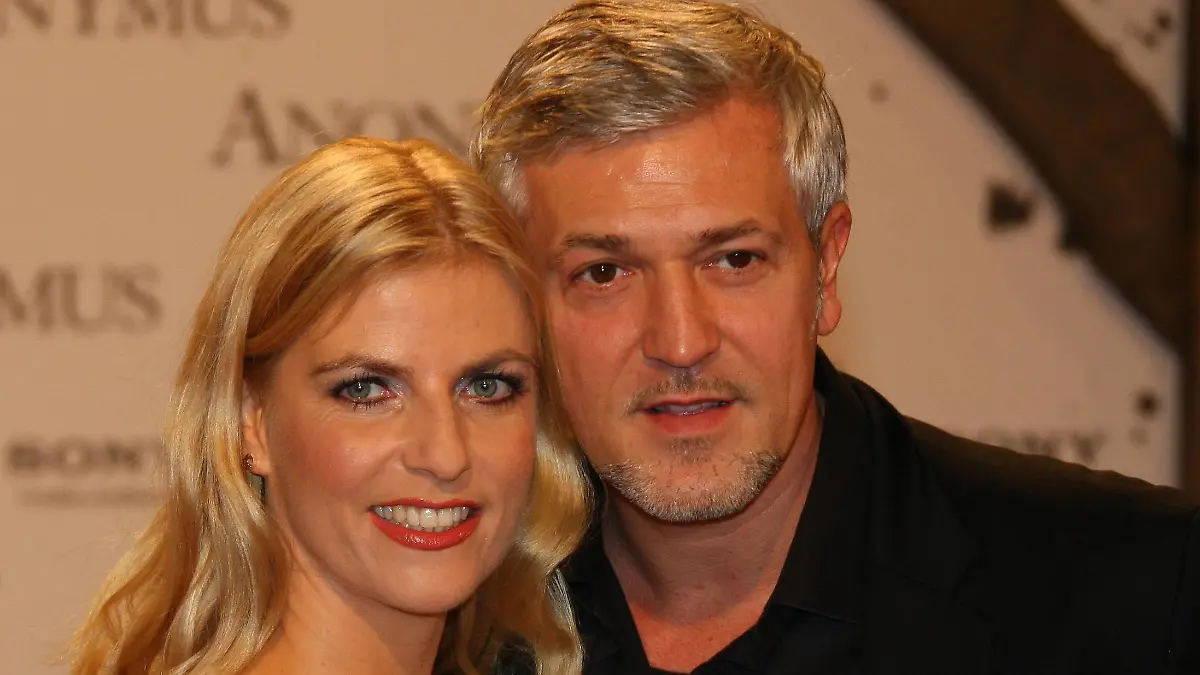 Nenad Drobnjak mit Tanja Bülter v.l.n.r. auf der Deutschland- Filmpremiere ANONYMUS, CineStar, Event Cinema, Sony- Center. Potsdamer Platz, Berlin-Mitte, 30.10.2011.