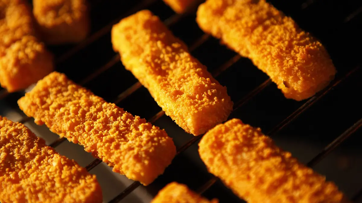 Fischstäbchen auf dem Rost