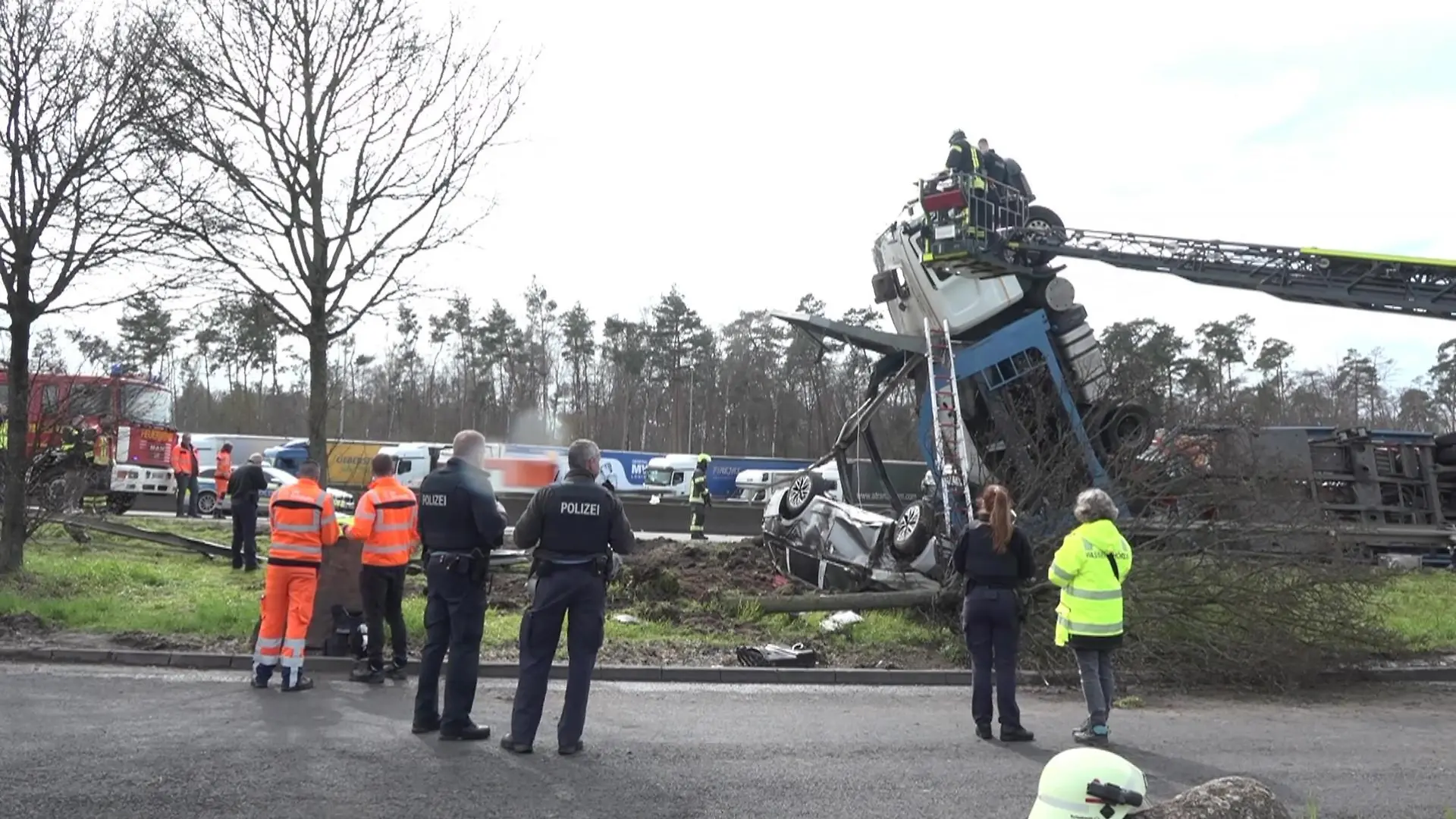 Autotransporter-Unfall auf der A3 bei Rodgau.