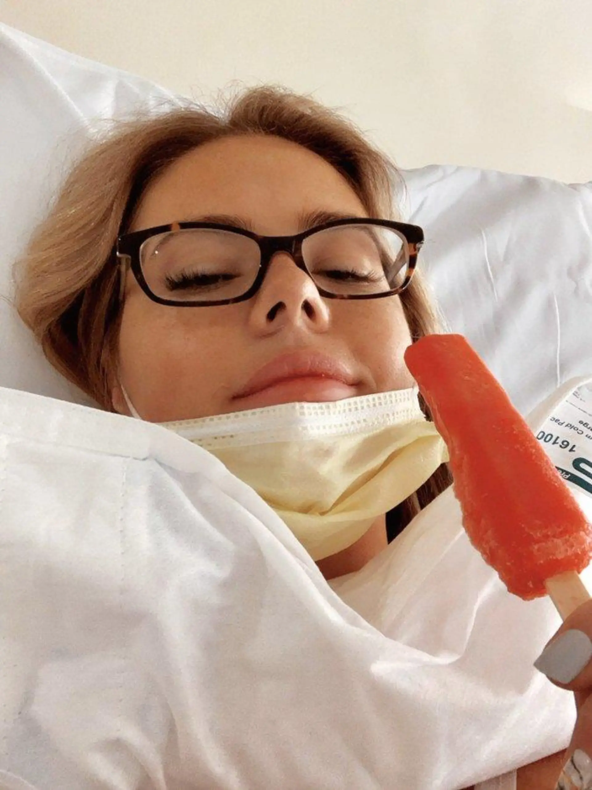 Fernsehjournalistin Victoria Price kann nach ihrer Schilddrüsen-Operation schon wieder lachen.