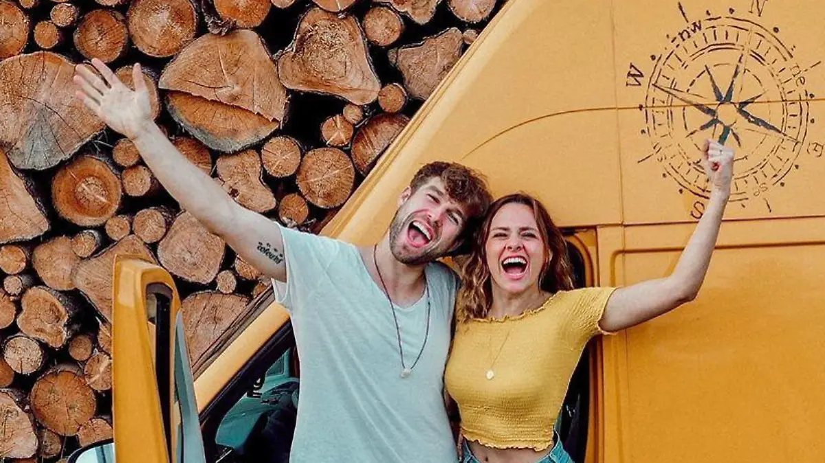 Yvonne Pferrer und ihr Freund fahren gerade mit ihrem Van durch Europa.