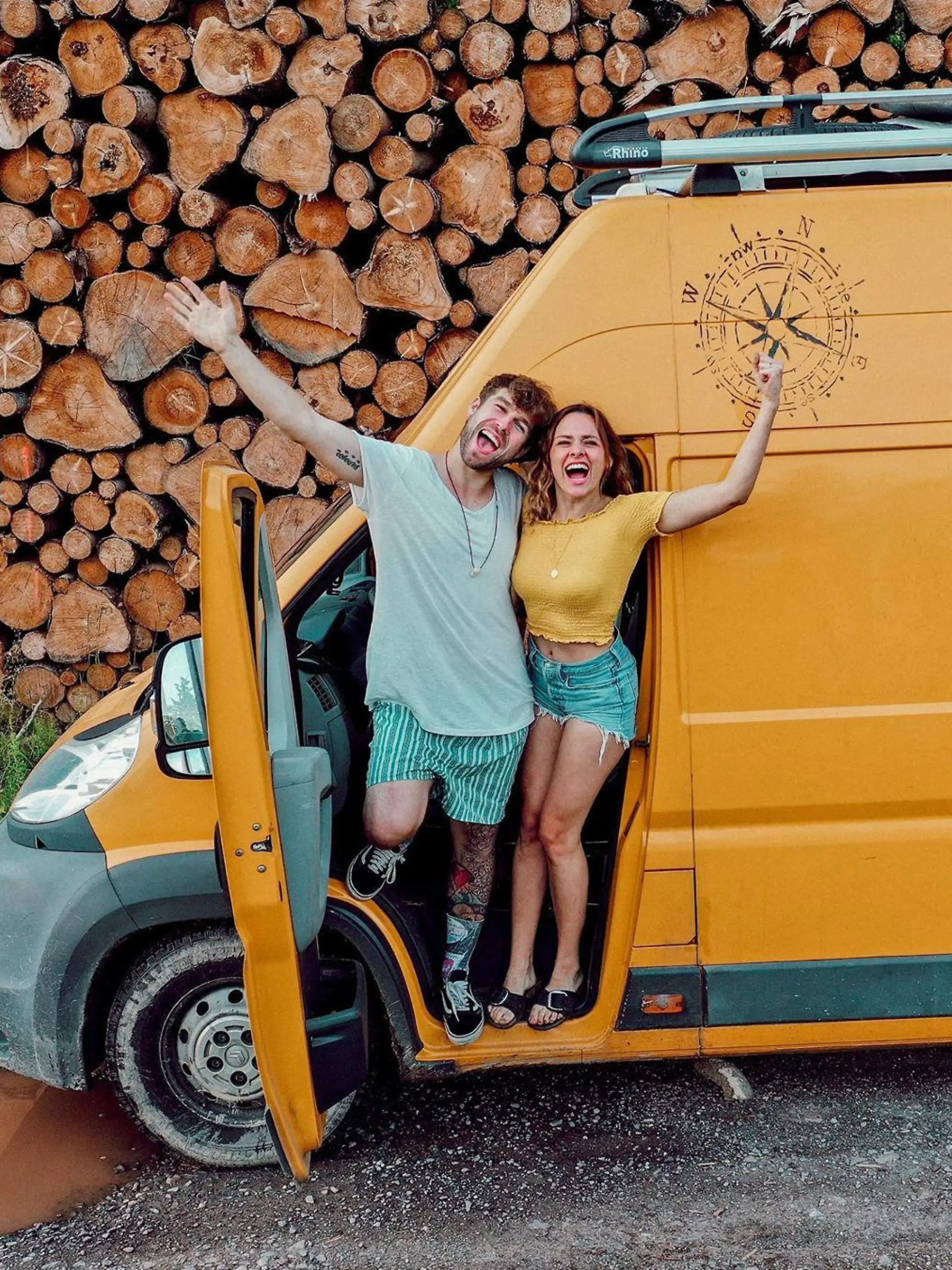 Yvonne Pferrer und ihr Freund fahren gerade mit ihrem Van durch Europa.