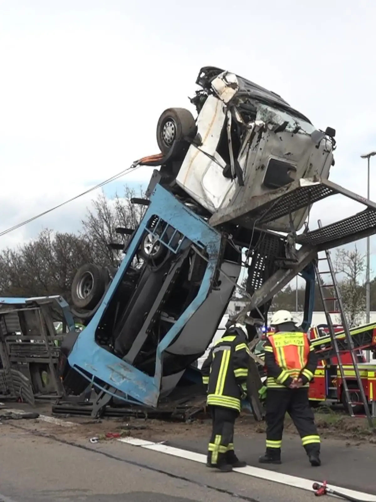 Autotransporter-Unfall auf der A3 bei Rodgau-Weiskirchen.