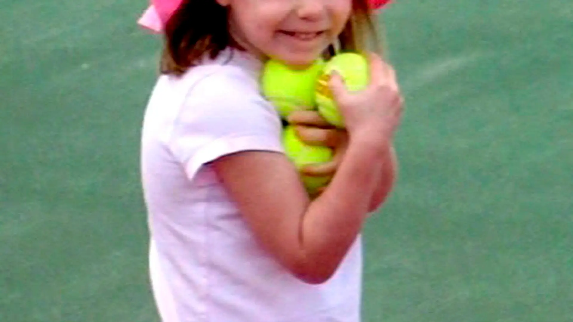 epa04193391 (FILE) A file videograb picture with unknown date released by the Real Madrid TV showing the missing British girl Madeleine McCann, who was allegedy abducted 03 May 2007 from the resort apartment where she was on vacation with her family in the Algarve, south Portugal. EPA/REAL MADRID TV / HO HANDOUT EDITORIAL USE ONLY/NO SALES (zu dpa: "Britische Ermittler begleiten in Portugal Suche nach Maddie" vom 09.05.2014) +++(c) dpa - Bildfunk+++
