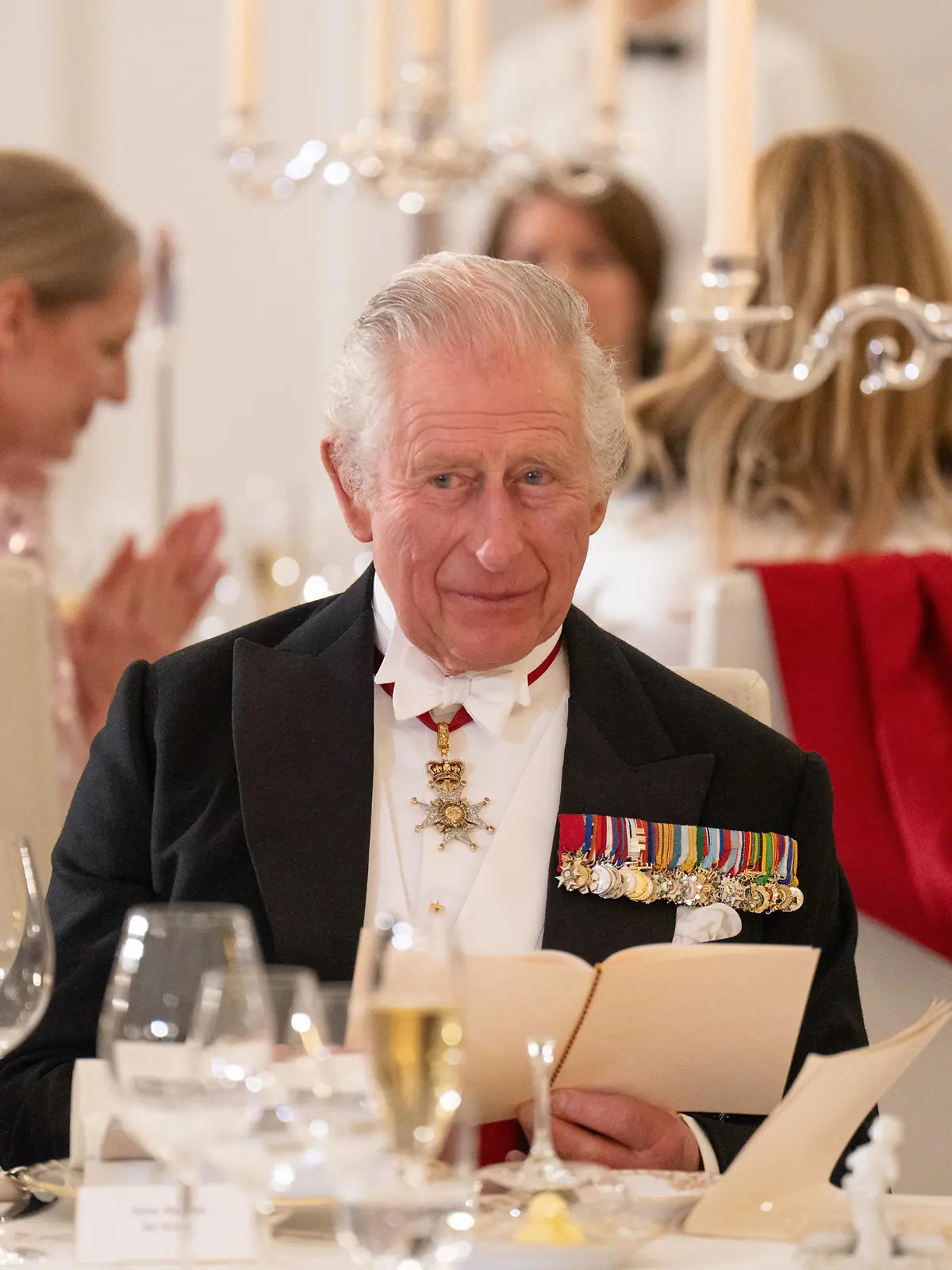 Staatsbankett mit König Charles III. Staatsbankett mit König Charles III. und Königin-Gemahlin Camilla gegeben von Bundespräsident Frank-Walter Steinmeier und Elke Büdenbender Berlin Berlin GER *** State Banquet with King Charles III State Banquet with King Charles III and Queen Consort Camilla given by Federal President Frank Walter Steinmeier and Elke Büdenbender Berlin Berlin GER