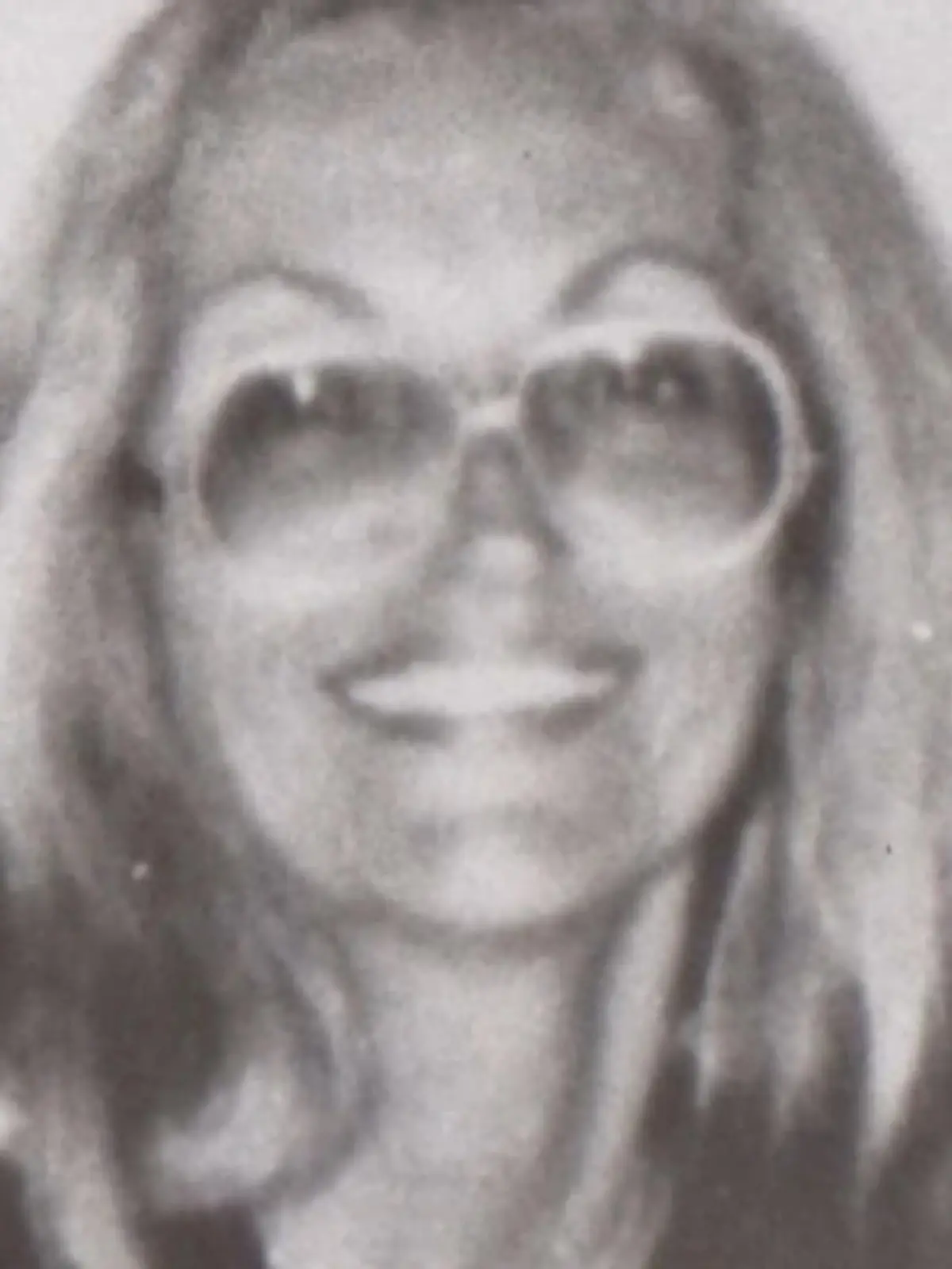 31 Jahre ist es her, dass Fremdenführerin Sigrid C. (50) in Meerbusch (Nordrhein-Westfalen) tot in einem Maisfeld aufgefunden wurde. Der Fall wurde zum Cold Case – jetzt die überraschende Wende: Die Polizei ist sich sicher, dass Verbrechen doch noch gelöst zu haben. Tatverdächtig ist Manfred C., ein verurteilter Kindermörder, der noch in Haft sitzt. Überführt wurde der 63-Jährige per DNA. Mit einer neuen Strafe muss er jedoch nicht rechnen.