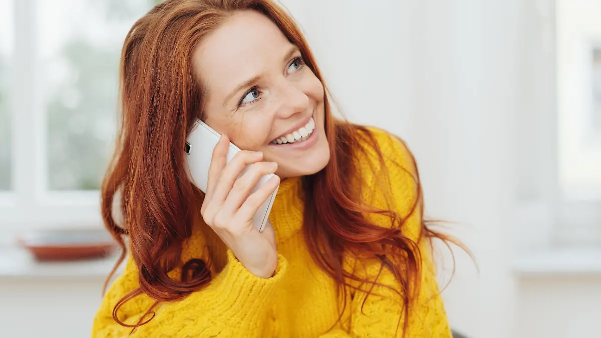 Eine Frau telefoniert