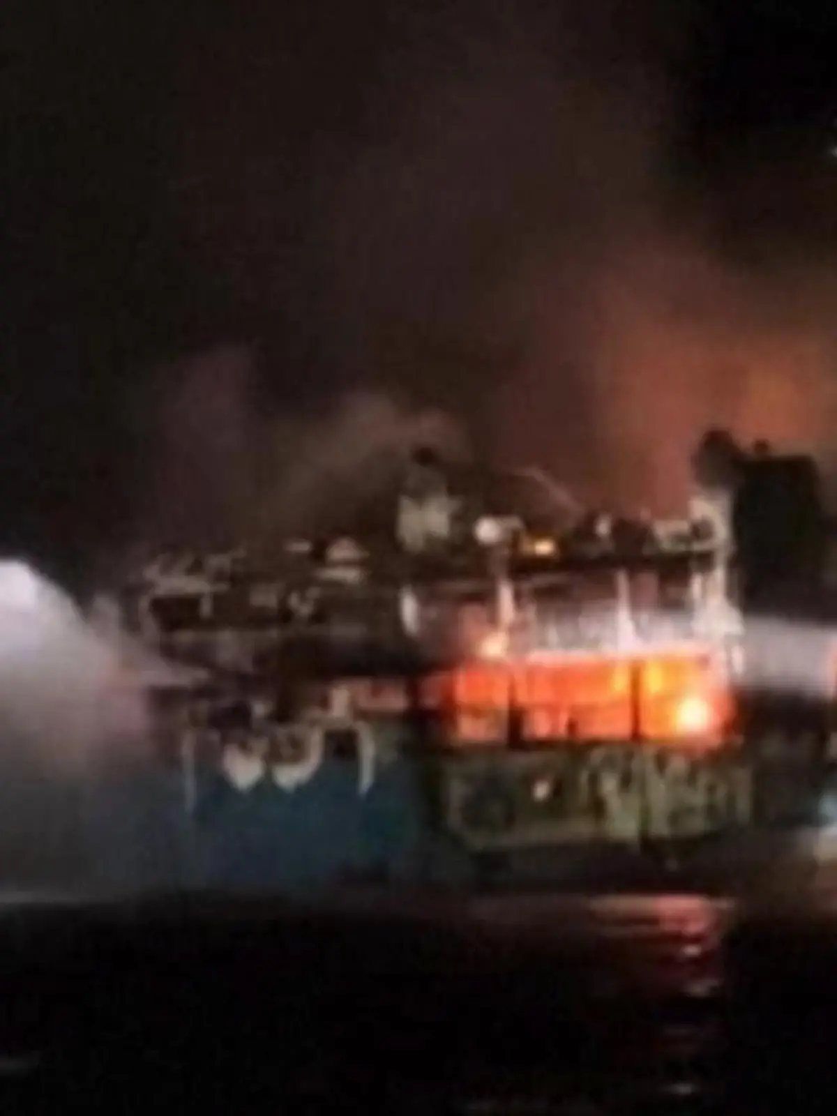 Auf einer philippinischen Fähre ist ein Feuer ausgebrochen und hat Passagiere im Schlaf überrascht. Viele sind in Panik über Bord gesprungen. Mindestens 31 Menschen kamen bei dem Unglück ums Leben.