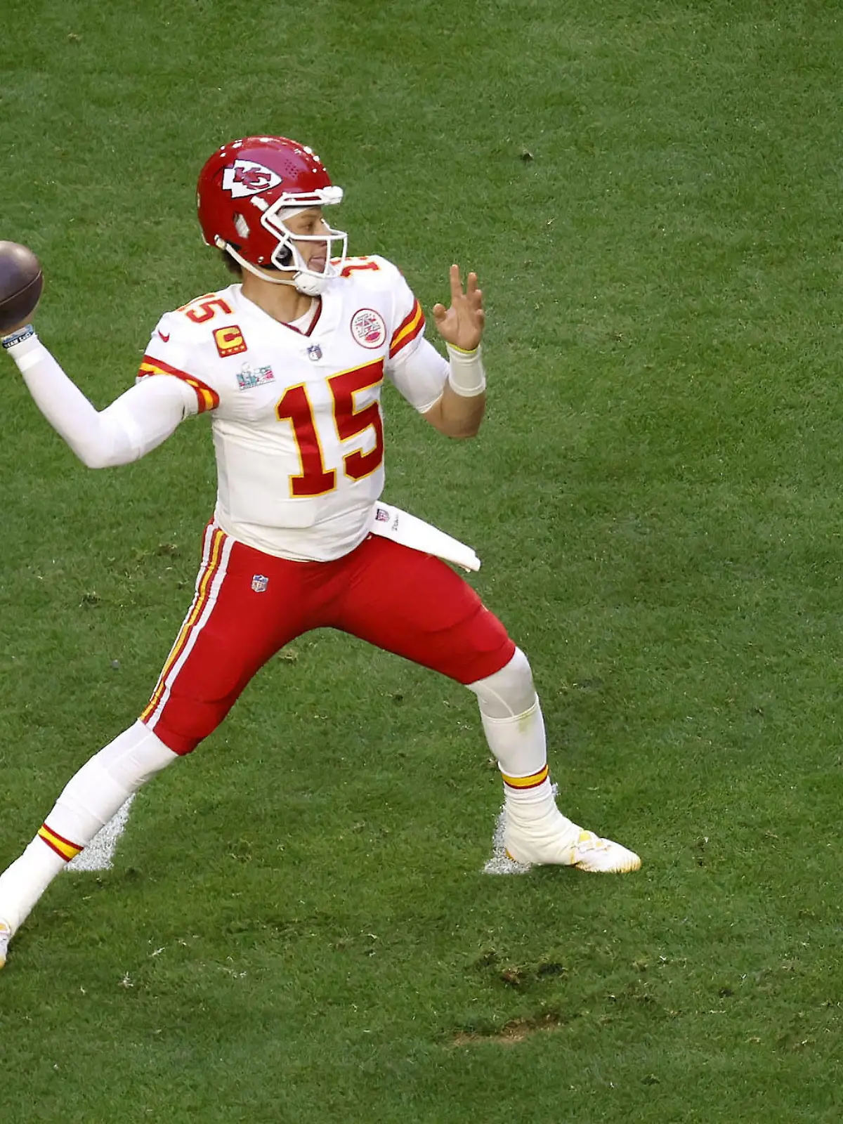 NFL, American Football Herren, USA 2023: Super Bowl LVII FEB 12 Kansas City Chiefs quarterback Patrick Mahomes 15 during the NFL Super Bowl 57 LVII football game between the Philadelphia Eagles and the Kansas City Chiefs in Glendale, AZ on Feb 12, 2023 Charles Baus/CSM/Sipa USA.Credit Image: Charles Baus/Cal Media/Sipa USA Glendale State Farm Stadium AZ United States of America NOxUSExINxGERMANY PUBLICATIONxINxALGxARGxAUTxBRNxBRAxCANxCHIxCHNxCOLxECUxEGYxGRExINDxIRIxIRQxISRxJORxKUWxLIBxLBAxMLTxMEXxMARxOMAxPERxQATxKSAxSUIxSYRxTUNxTURxUAExUKxVENxYEMxONLY Copyright: xCalxSportxMediax Editorial use only