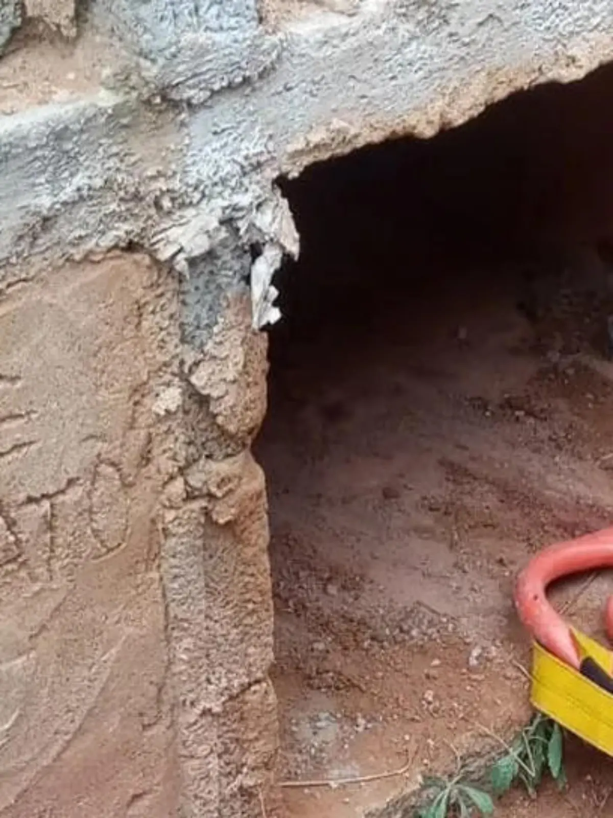 Unbekannte sollen die Frau lebendig auf einem Friedhof in Brasilien begraben haben.