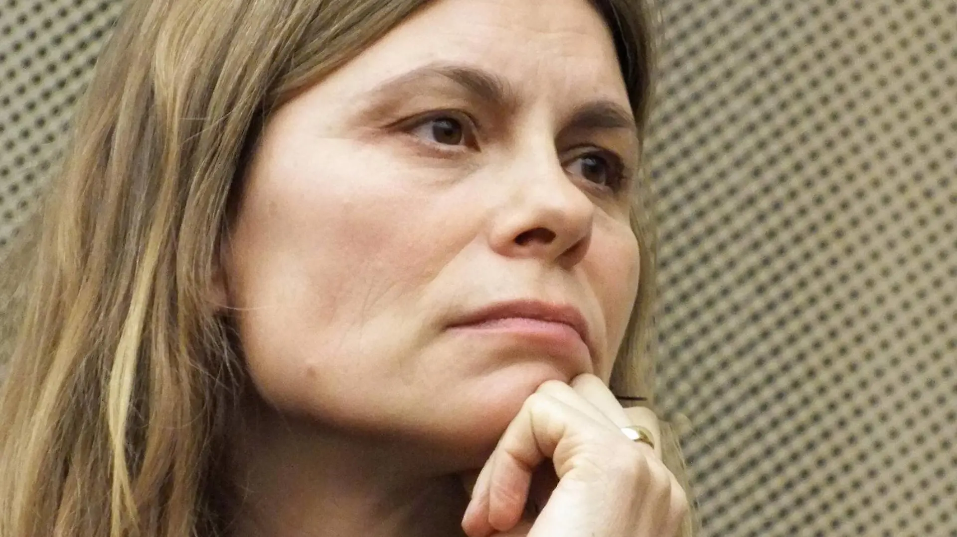 w - Sarah WIENER ist eine bekannte Köchin, die in ihrer Küche bevorzugt Naturprodukte verwendet einem breiten Publikum ist sie auch durch ihre Auftritte im Fernsehen bekannt Wiener betreibt mehrere Restaurants Sarah WIENER Köchin