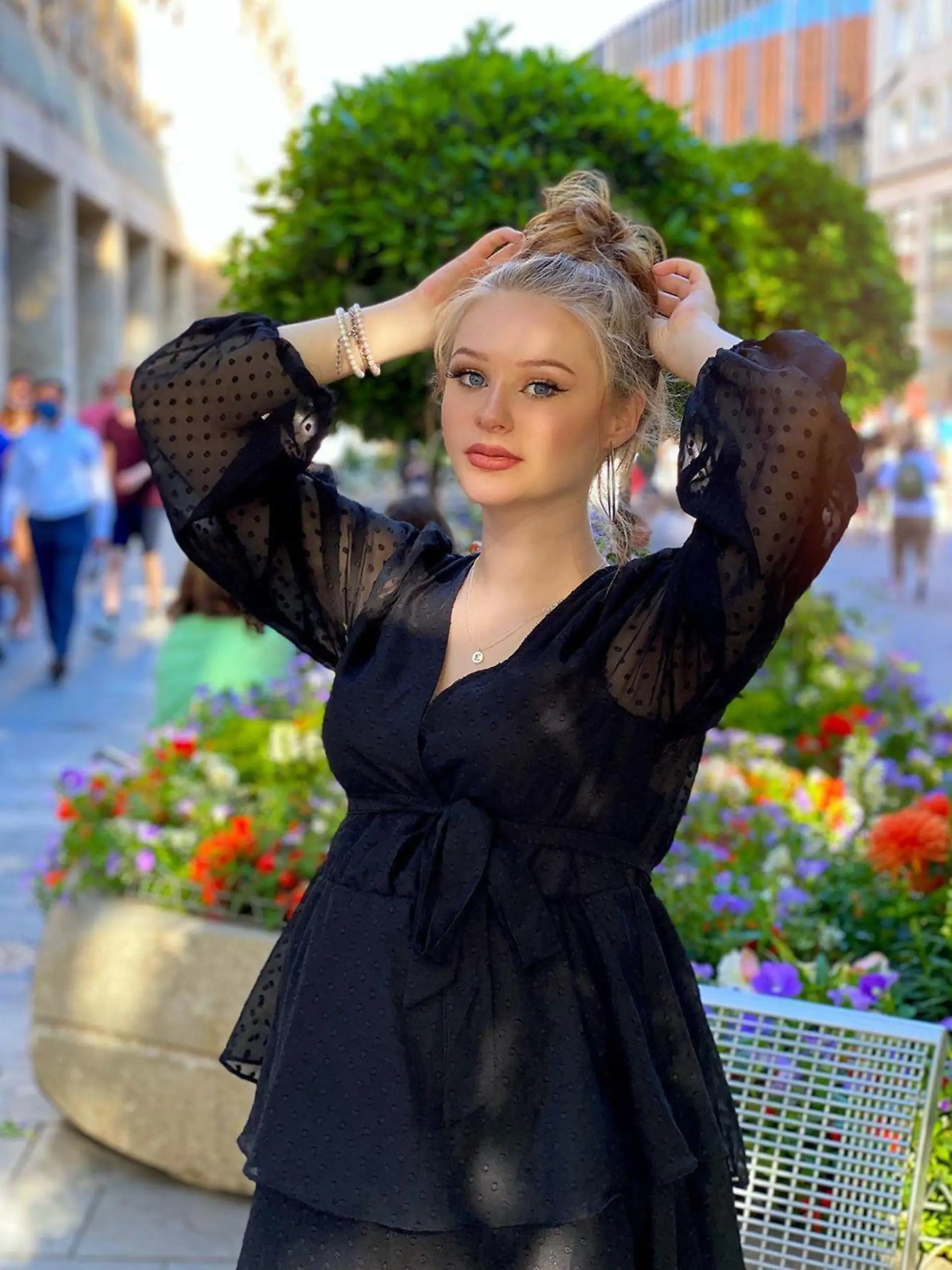 Jasmin wird mit 17 Jahren zum ersten Mal Mama.