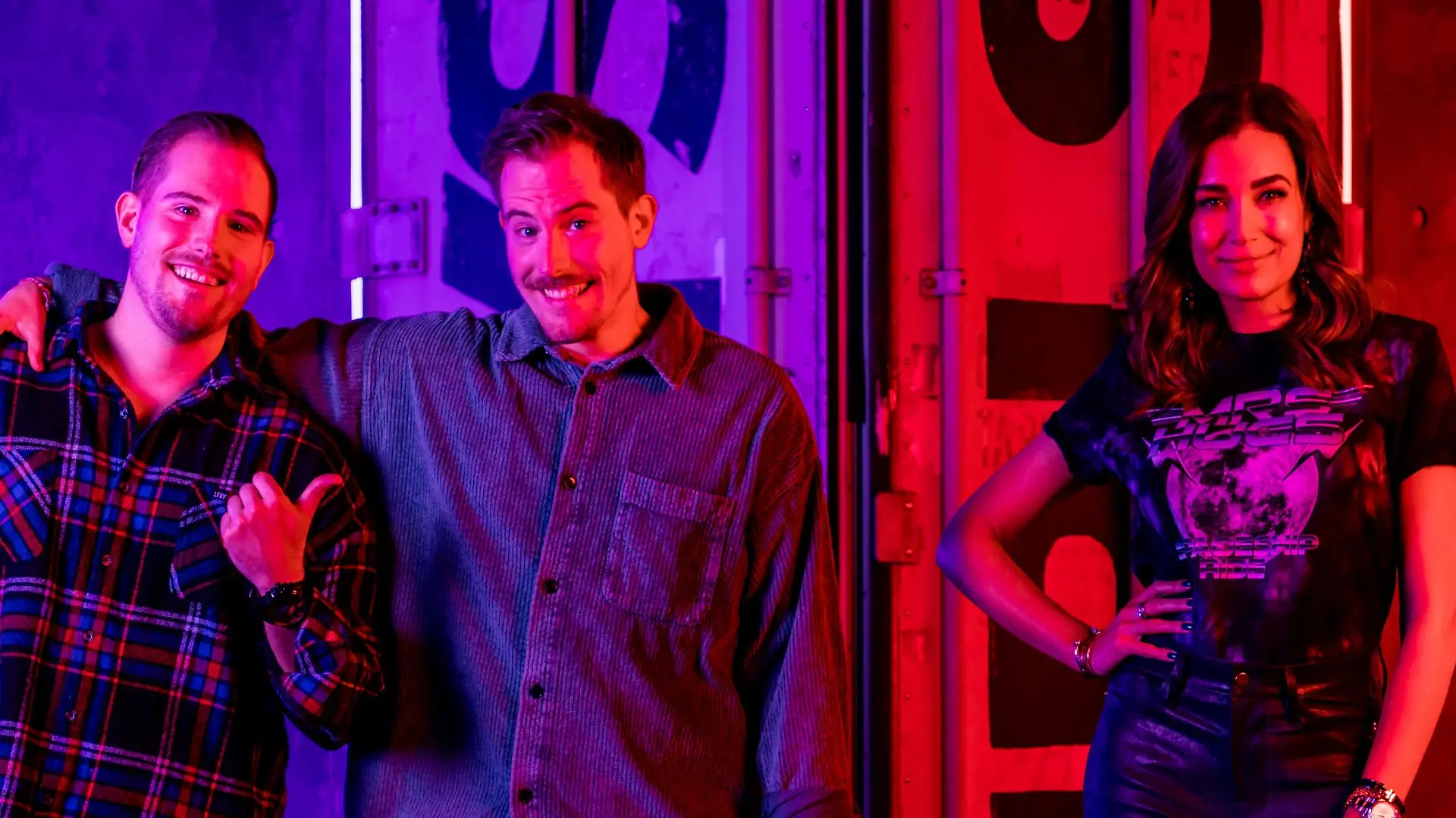 „Battle of the Bands – Boys vs. Girls“ bei RTLZWEI: Moderiert wird die Show On-Air von Jana Ina Zarrella. Online führen Dennis und Benni Wolter