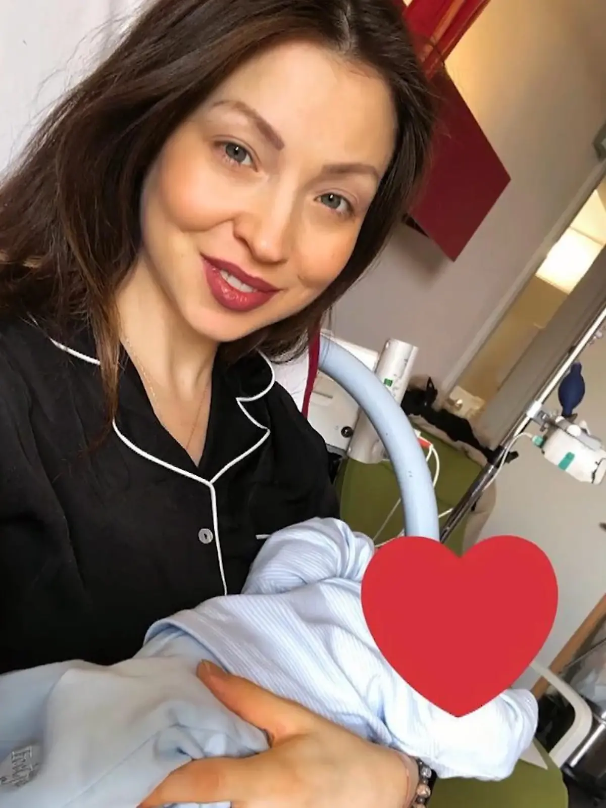 Bild zu: "Kristina Yantsen ohne Mann mit Wehen im Krankenhaus"