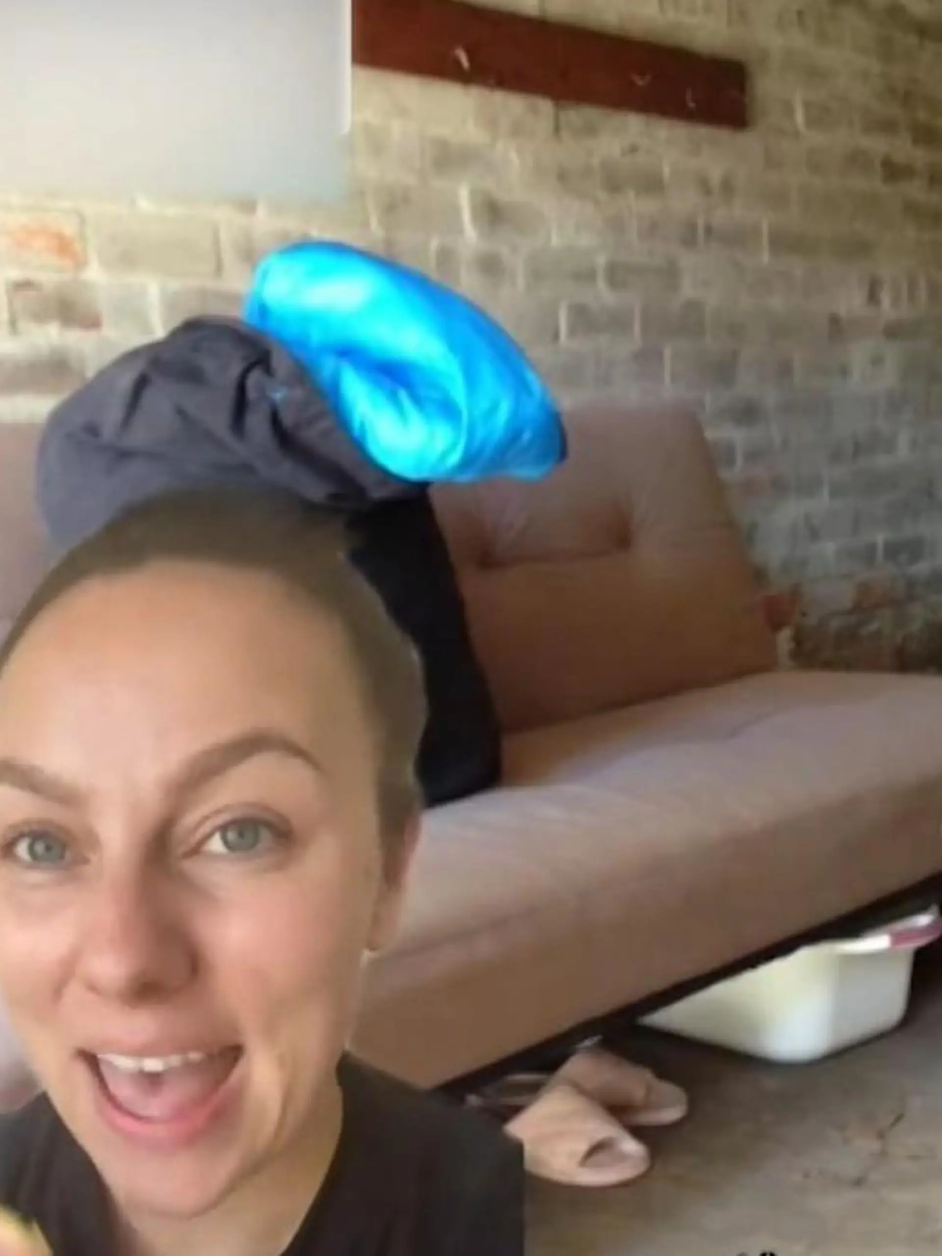Kate Dood kann es nicht fassen - in ihrer Garage lebte über Monate hinweg eine fremde Frau, ohne dass sie davon wusste. Dood hat eine Spinnenphobie, weshalb sie den Raum nie genutzt hat. Das hat sich nun gerächt.