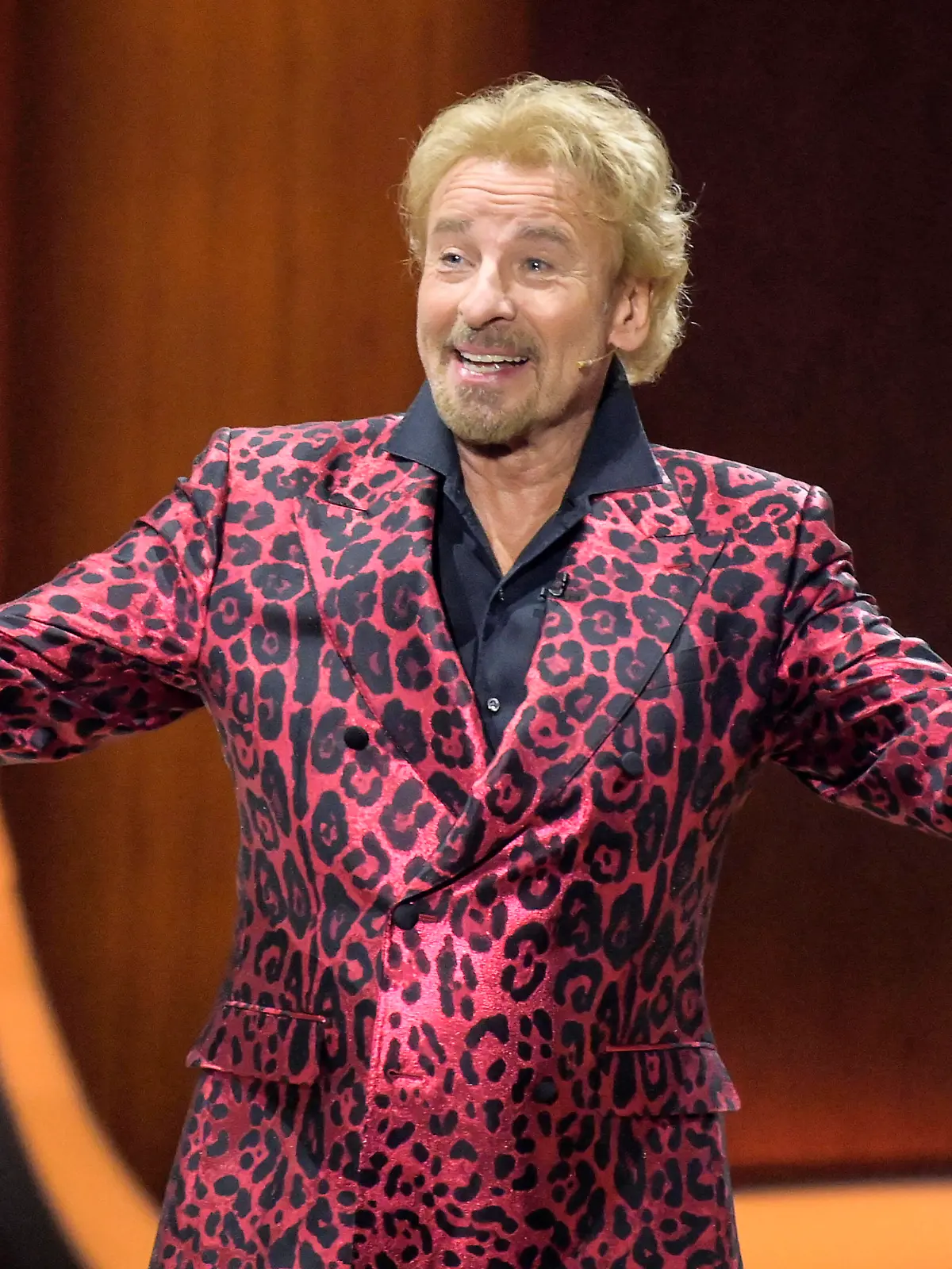  Thomas Gottschalk in der ZDF-Unterhaltungsshow Wetten, dass.. live aus der Messe Friedrichshafen. Friedrichshafen, 19.11.2022 *** Thomas Gottschalk in the ZDF entertainment show Wetten, dass live from Messe Friedrichshafen Friedrichshafen, 19 11 2022 Foto:xF.xKernx/xFuturexImage