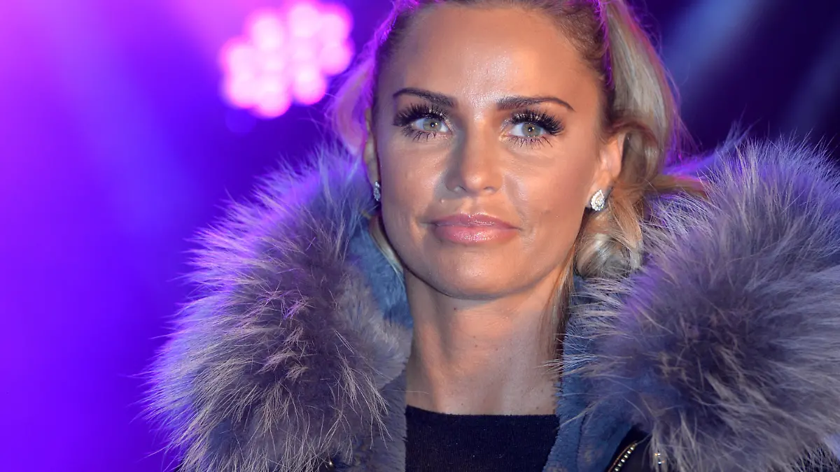 WOKING, ENGLAND - NOVEMBER 19:  as Katie Price switches on the Woking Shopping Christmas Lights at  on November 19, 2015 in Woking, England.  (Photo by Anthony Harvey/Getty Images)