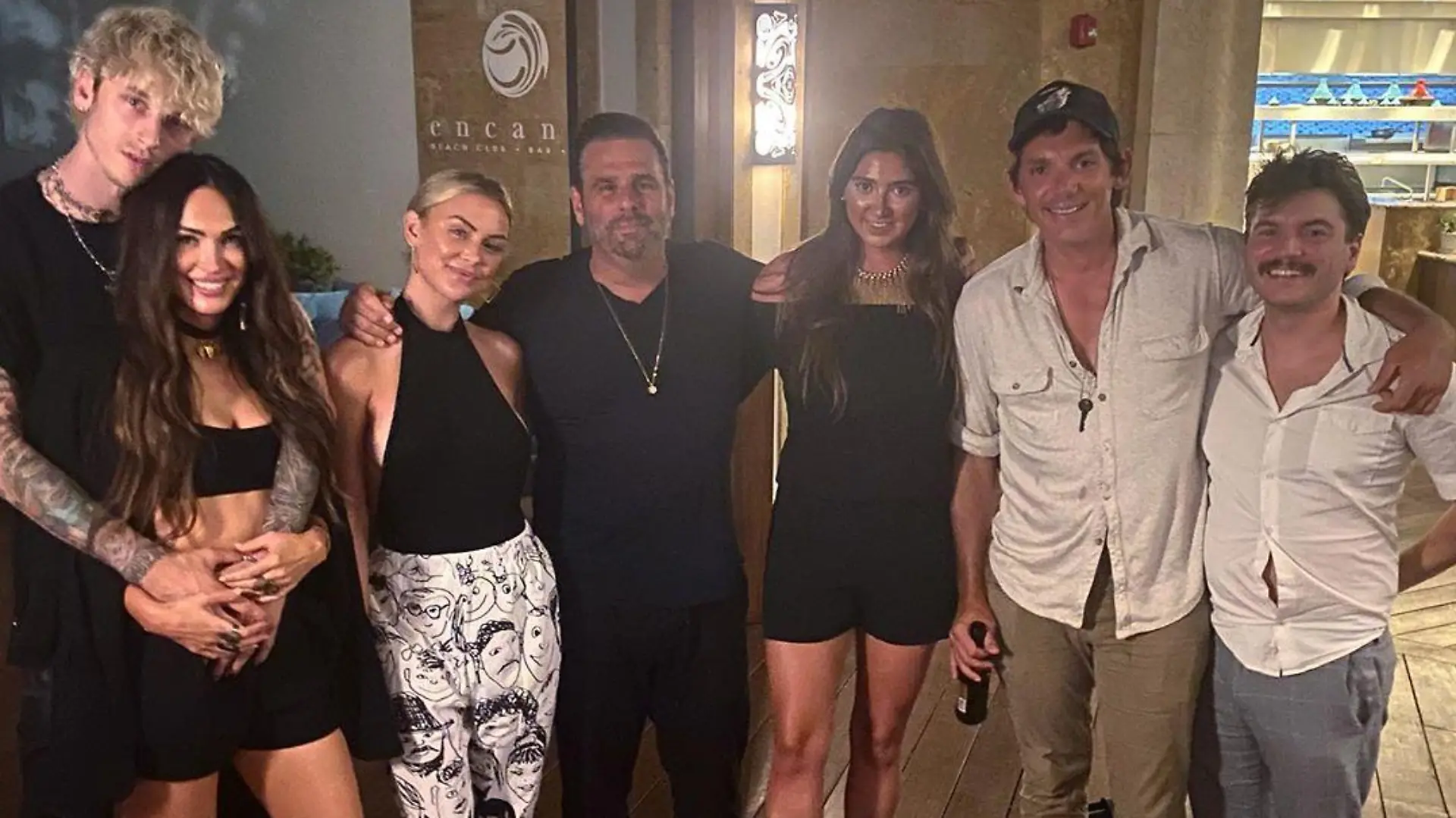 Gruppenfoto vom Filmset: Kuschelalarm bei Megan Fox und Machine Gun Kelly