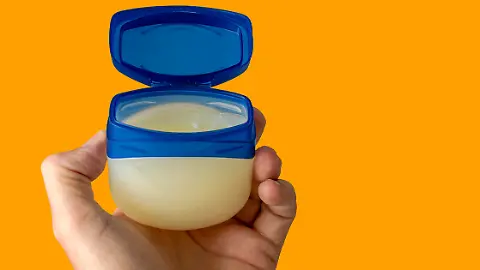 Haushalts-Wunderwaffe Vaseline: 1 Mittel - 9 geniale Tricks Haushalts-Wunderwaffe Vaseline: 1 Mittel - 9 geniale Tricks