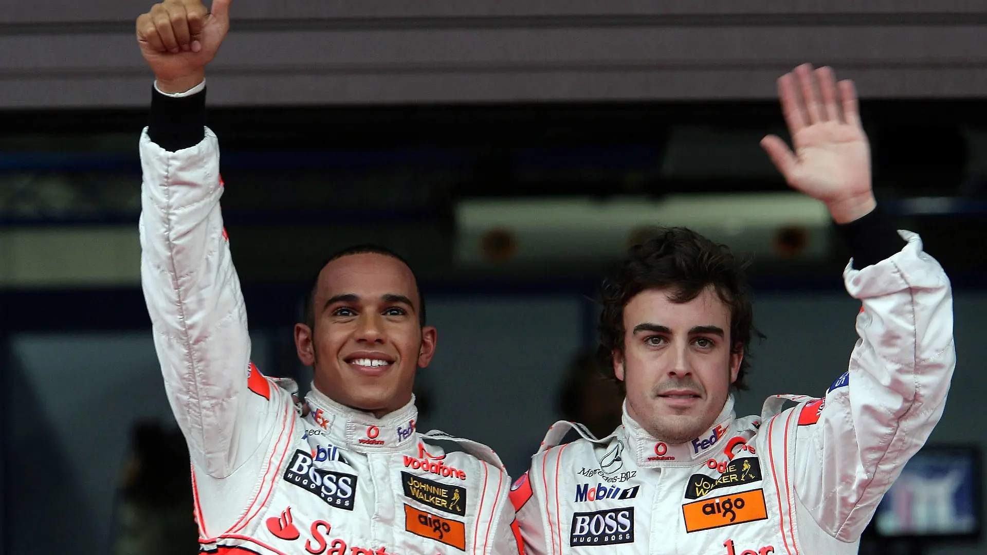Lewis Hamilton (England, li.) und Fernando Alonso (Spanien / beide McLaren Mercedes) auf den Plätzen 1 und 2 nach dem Qualifying des GP Japan 2007 - PUBLICATIONxNOTxINxUK