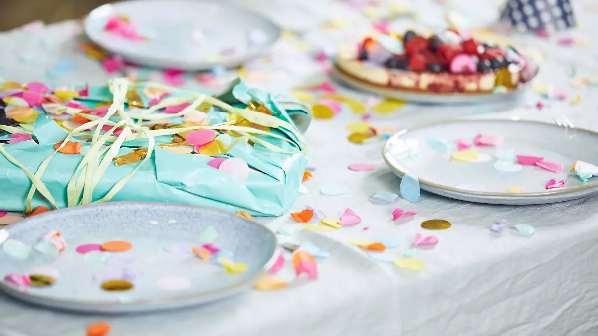 Present on table, decorated with confetti property released PUBLICATIONxINxGERxSUIxAUTxHUNxONLY MCF00217