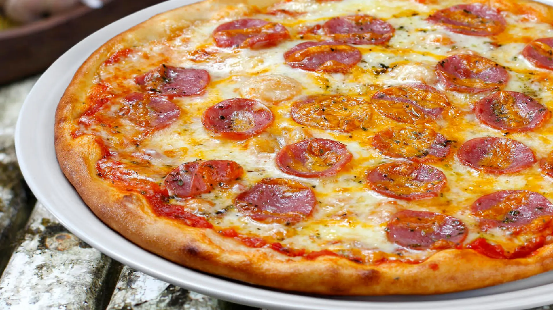 Tiefkühlpizza Peperoni