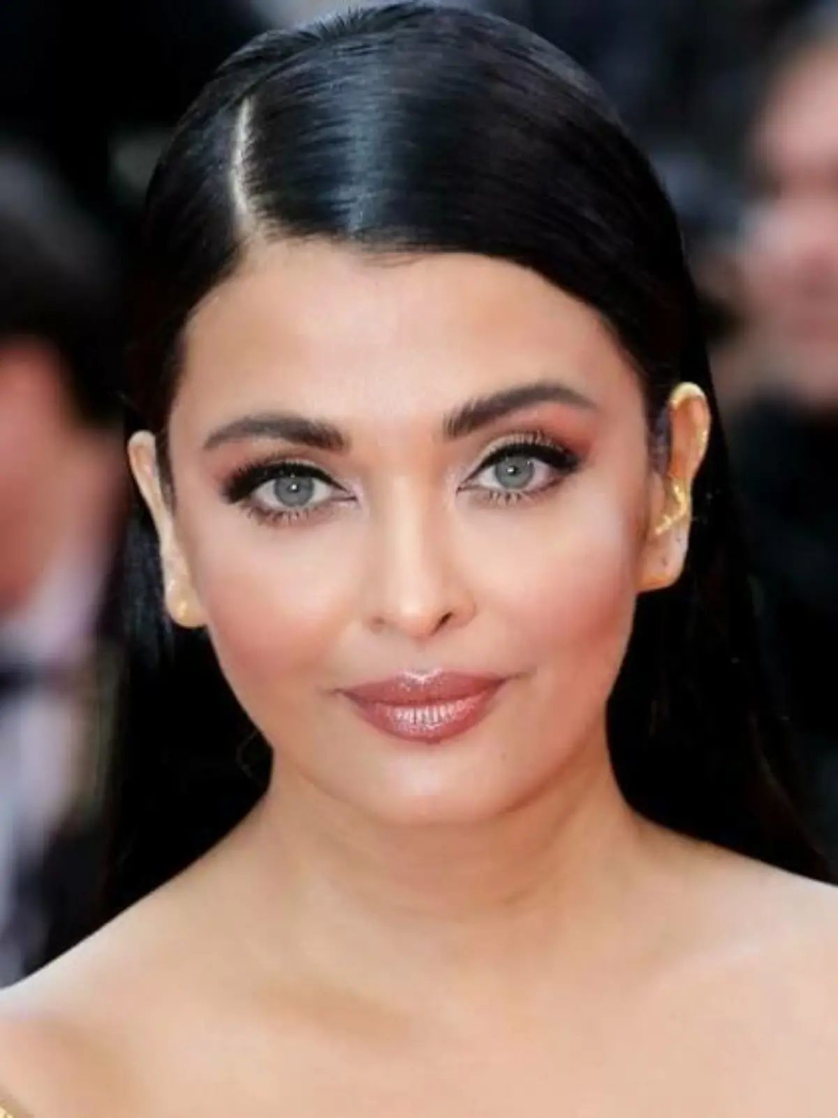 Bollywood-Star Aishwarya Rai Bachchan und Tochter in Klinik