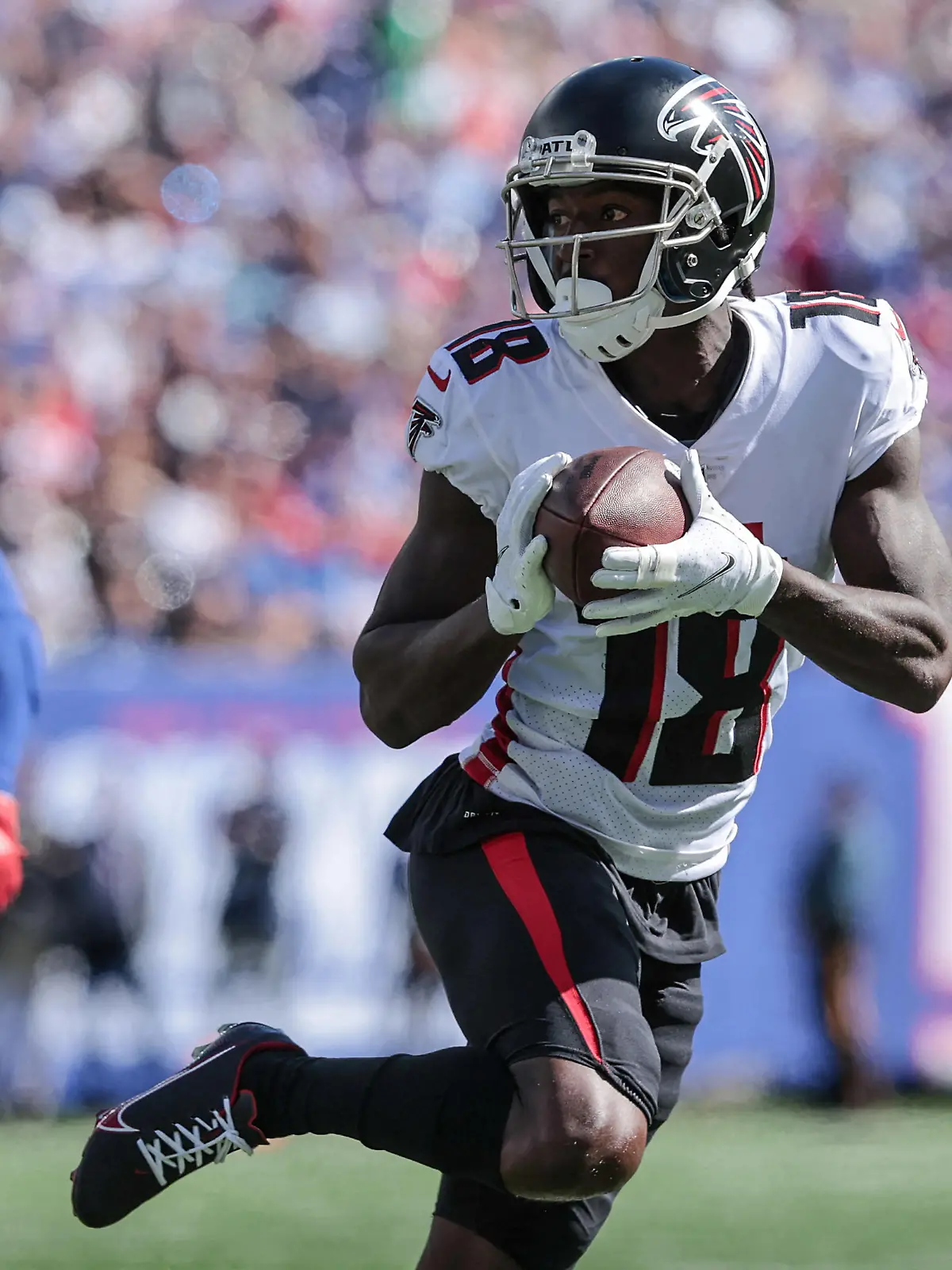 FILE PHOTO: Sep 26, 2021; East Rutherford, New Jersey, USA; Atlanta Falcons wide receiver Calvin Ridley (18) carries the ball past New York Giants free safety Jabrill Peppers (21) during the first quarter at MetLife Stadium. Mandatory Credit: Vincent Carchietta-USA TODAY Sports/File Photo